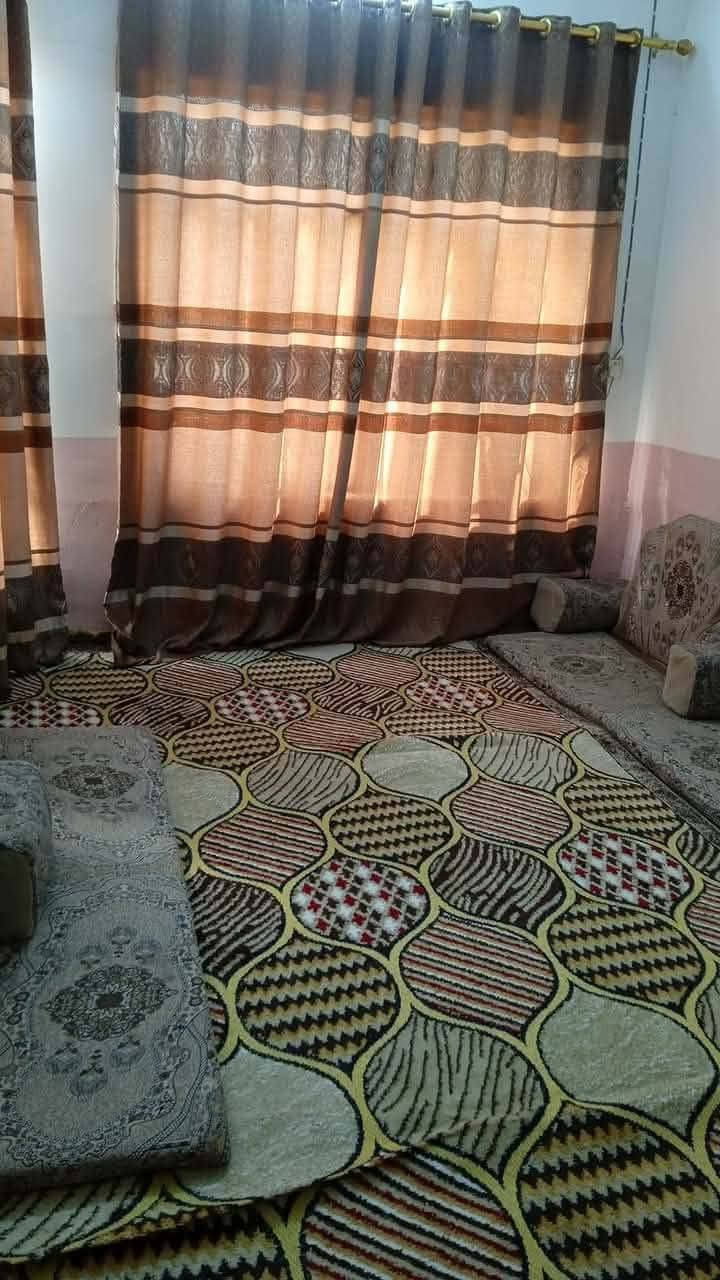 بيت للبيع بالمطار القديم يم حسينيه ام البنين القبه الذهبي 100 متر بي غرفه وصاله واستقبال ومطبخ سعر ب 30 الرقم ***********
