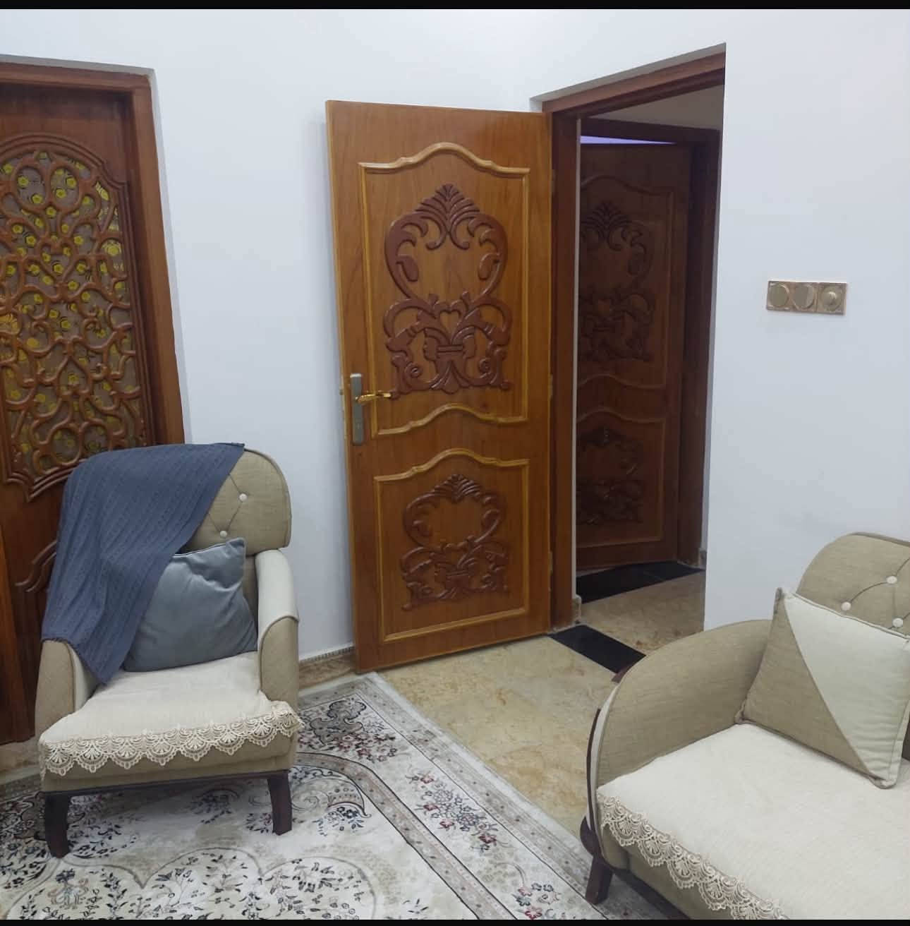 دار سكن في ياسين خريبط ٢٠٠ متر الزون الثاني بضهر شارع السناتر بناء طابوك يحتوي غرفتين وصالة ومطبخ واستقبال وصحيات وكراج السعر ٣٥٠ للاستفسار او الإعلان عن عقاراتكم يرجئ مراسلتنا على الارقام التاليه
***********
***********
عنوان المكتب ياسين خريبط قرب سما سنتر مقابل قاعه رومانتك عقارات البرهان
