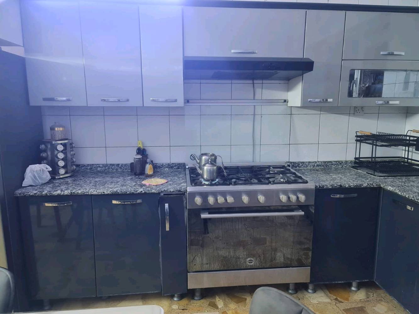 كاونترات مطبخ ام دي اف مع سطح مرمر المساحه الكليه للقطع مع الملاحق ١٠ متر وتباع مع المرشحة