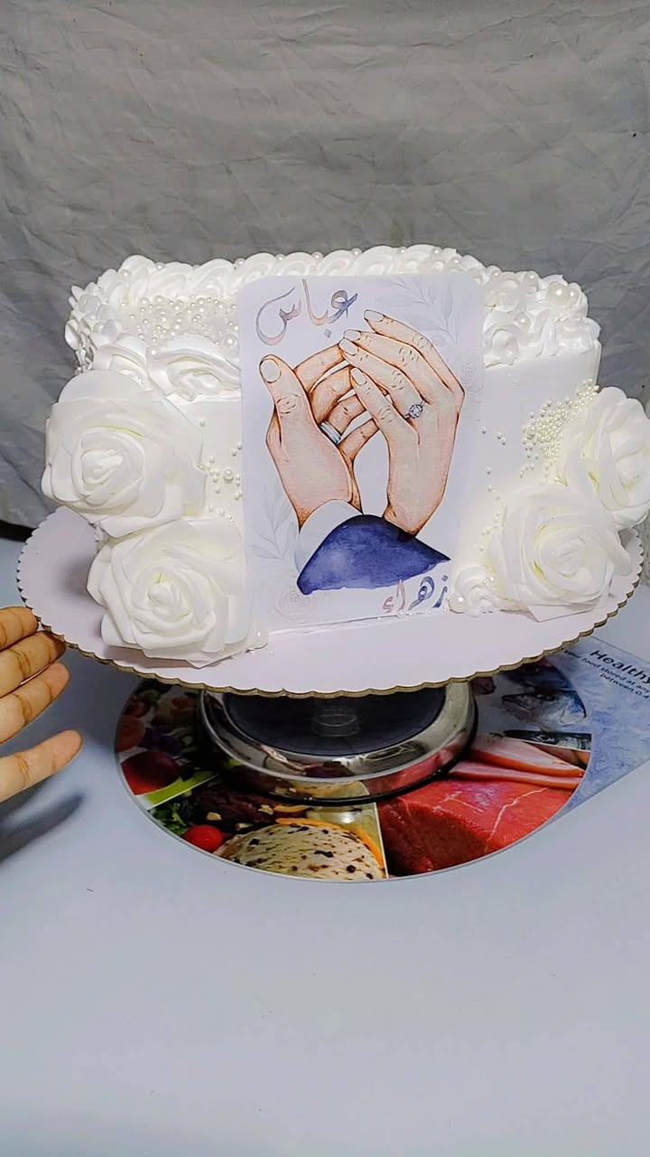 نصنع لكم كل انواع الكيك والمعجنات وبكل حب واخلاص ماعليكم غير الاتصال ع رقم*********** وتدللون علينه مكاني ناصريه المركز توجد خدمه توصيل
