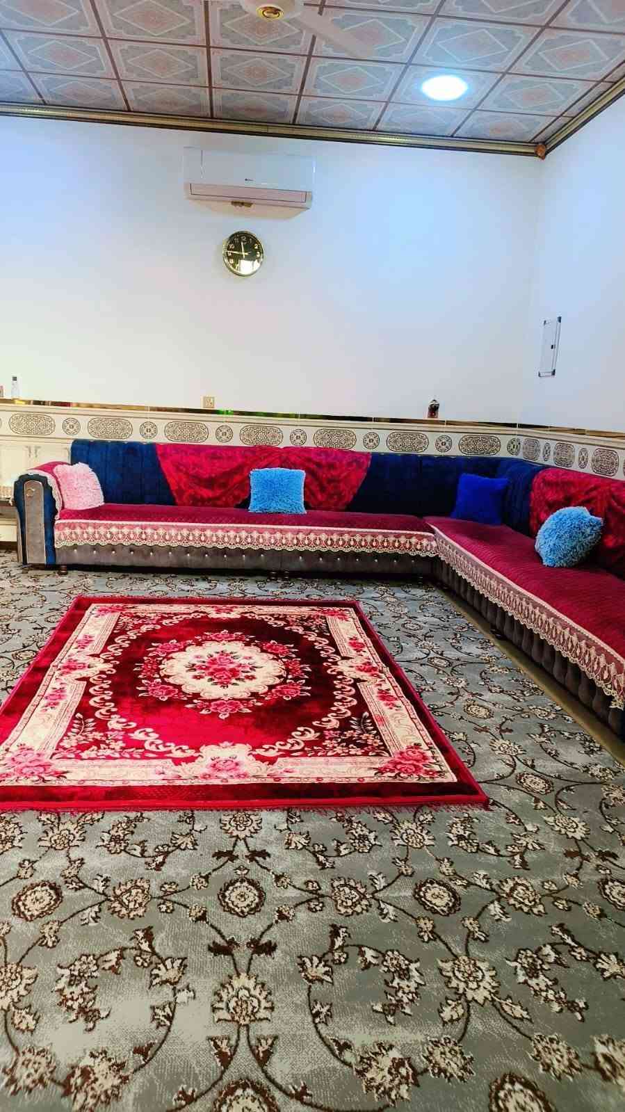 كاربت زوليه لون رصاصي مورد بجوزي متكونه من 6قطع اثنين قياسها 4في 5 وثانيه 5ونص ومال غرفه قياسها 4ونص ب 4 ومال مطبخ قياسها 4ونص بأربعه وكو هم 2ونص ب 5ونص شرط درجه اولئ  الي بريدهم يتصل عل رقم ..***********.

نص مكتوب في الصور:
- POCO M8 Pro 5G 2026.10.04 15:28
