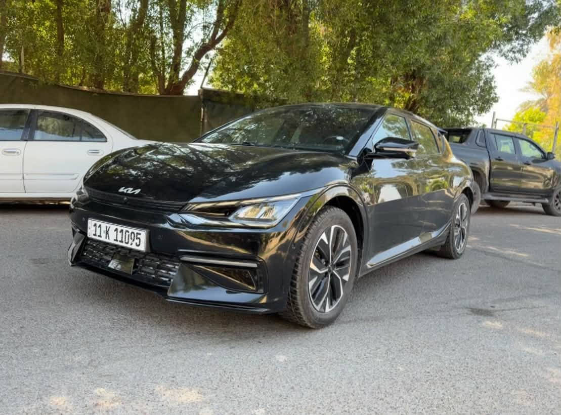 للبيع | Kia EV6 2024 ⚡️🔥
السعر: 170 وبيها مجال بسيط 
▪️ الموديل: 2024
▪️ كهربائية بالكامل ⚡️
▪️ دبل ماطور AWD
▪️ المدى: يصل إلى 600 كم 🔋
▪️ البطارية: 77.4 kWh
▪️ القوة: 320 حصان
▪️ العزم: 605 نيوتن متر
⭐️ المواصفات:
▪️ فول أوبشن
▪️ كشنات لونين
▪️ كشنات كهربائية
▪️ تدفئة وتبريد الكشنات ❄️🔥
▪️ ذاكرة كشن السائق
▪️ Head-Up Display (داته شو)
▪️ كاميرات 360 درجة
▪️ حساسات أمامية وخلفية
▪️ شاشة وسطية + شاشة عدادات رقمية
▪️ Apple CarPlay / Android Auto
▪️ شحن لاسلكي للموبايل
▪️ نظام صوت Meridian 🔊
▪️ دركسون مدفأ
▪️ مثبت سرعة متكيف
▪️ Blind Spot
▪️ دخول وتشغيل بدون مفتاح
▪️ إضاءة LED
▪️ مرايا كهربائية
⚡️ سيارة كهربائية فخمة، دبل ماطور، فول مواصفات
السياره بدون دواخل 
السعر 170 
مكان السياره بغداد حي الجامعه 
                   📞للتواصل :
*********** او ***********
