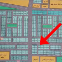 أرض ٣٠٠م • ركن • شارع ٢٠