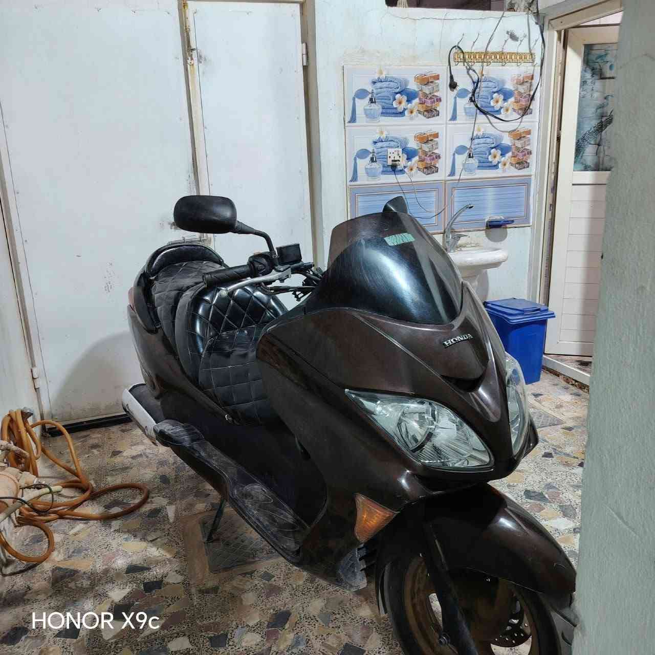 البيع مستعجل ***********

نص مكتوب في الصور:
- HONOR X9c