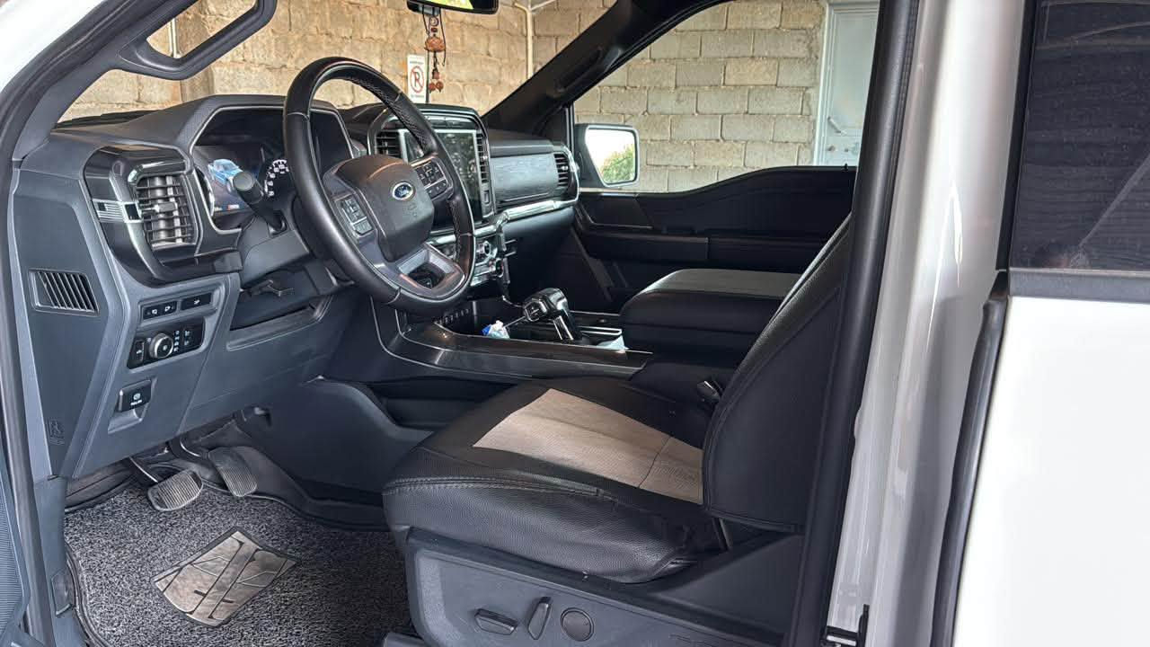 السلام عليكم
للبيع فقط بدون مراوس 

ford F-150 XLT plus 2023 وارد كندي ￼

باب طويل بدي طويل اصدار ال٧٥ سنة 

وارد كندي بدون صور حادث بيها جاملغ البدي الايمن صبغ ونصف تكمه الباب الخلفيه اليمنه وبارد قليل وصبغ راس الجاملغ الامامي وبيها بلعراق صبغ دعاميه اماميه اثر شخط سونار مرفق 

ايرباك دركه وبرده مبدل اصلي كامل شغال 

ماشيه ٥٠ الف كيلومتر وقابله للزياده 

المواصفات : 

مكينه سته سلندر ٣٥٠٠ تون توربو ايكوبوست 

كير ١٠ نمر 

رادار امامي تحذير ونظام محافظه على المسار 

حساسات خلفيه ونظام البريك التلقائي 

كاميرا خلفيه 

شاشة جبيرة وشاشه اعطال دجتل 

كير طرح وقابل للطي الكهربائي 

كشنات جلد وتدفئه كشنات 

تبريد امامي خلفي وجامه خلفيه كهرباء 

ابل كار بلي واندرويد اوتو وايرلس 

نظام زون لايت للبدي وخارج السياره 

سستم صوت B&O 

وباقي المواصفات المعروفه 

بجم رابتر لايتات اربع عدسات لد بلادي 

السياره عليها تزويد بحدود ٥٠٠٠$ كله مستورده من الامارات 

ترفيعه ٢.٥ انج سسبنش كت سعرها ٢٠٠٠$ 

غطاء بدي سلايد خاص بهذا الحجم وقفل 

محجر اوفورد 

سستم بلوجكترات بريطاني المنشأ 

تخم ويل فورد بيرفورمانس اصلي تفصيخ 

اوكسليرات رابتر بلاديه 

بشواكرات 

دوس رابتر حديد 

دوشمه تغليف كشنات وارضيات 

وغيرها تفاصيل مدتخطر عله بالي 

السياره سيرفز جديد دهون وفلاتر وتخم تاير BF قبل اسبوع شديته وكله بانزين محسن وزيوت موتل استخدملها 

والسياره عله ايدي من طبت للعراق لليوم  

رقم اربيل ب اسمي تحويل مباشر ثاني يوم

مكاني بغداد او كربلاء المقدسة 

السعر 29,000 وبيها مجال للشراي ماقصر ويا 

290 ورقة علما السيارة مكلفتني بحدود ال٣٤ 

***********

