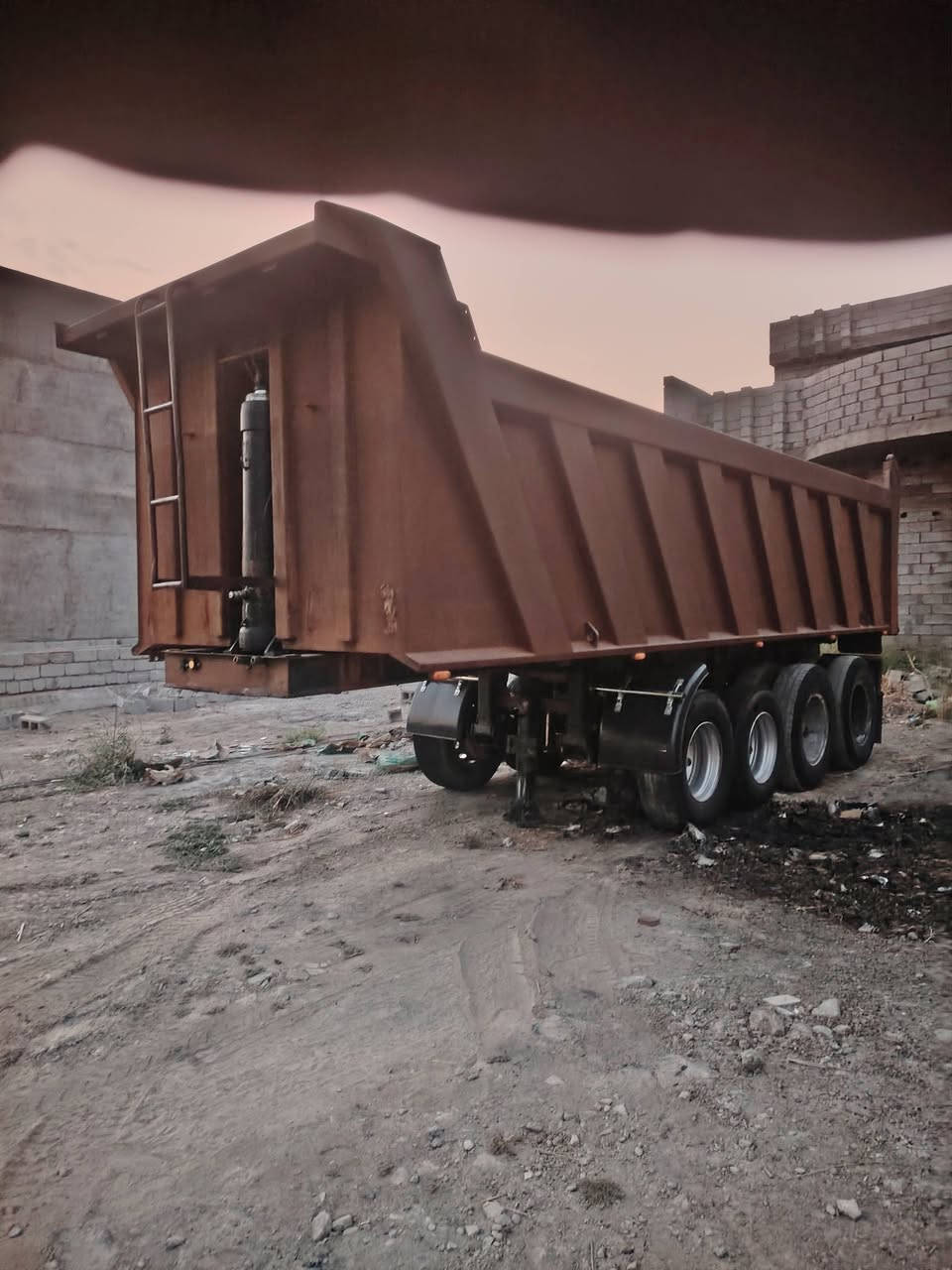 سلام عليكم عربانه نساف للبيع ٤ محاور شريط دناكير ١٦ ضرعتهة ٢٦ متر مكفولة مكان ديالى ***********
