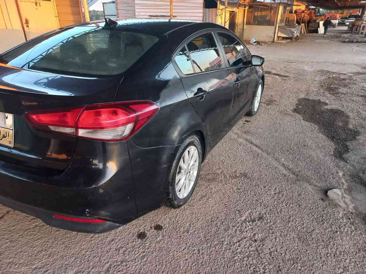 السلام عليكم 
فورتي موديل 17 وارد كندي بأسم شركة تحويل او كالة حادث جانبي بيبان اثنين وداير جاملغ خلفي صبغ 3 قطع بدون أيرباكات بجم مكفول  رقم اربيل القديم محرك 2000 دوش كير AT للبيع عارضة ب 90 سعر مناسب للجادين باالشراء  للتواصل ع الرقم وات ساب ***********
