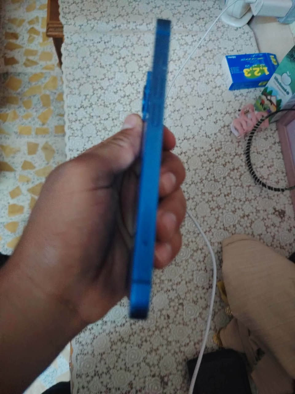 اسلام عليكم شباب ايفون13عادي جاز نضي ما مبدل ولا مفتوح الجهز نضيف الجهاز كله عل ابلاد جهز ذكره128او دبل سيم كارت جز نضيف غير اكو ضربه بل شاصي كلش خفيفه الجهز سعرو  450اوبي مجال لطيبين رجان ال مو شري لا يتعبني او هذه رقمي***********

نص مكتوب في الصور:
- كما هو الحال مع البطاريات القابلة لإعادة الشحن، بطارية الهاتف قابلة للاستهلاك وتصبح أقل فاعلية مع الوقت. معرفة المزيد... الحد الأقصى للقدرة ٨٠٪ هذا قياس لقدرة البطارية مقارنة بقدرتها عندما كانت جديدة. قد تتسبب القدرة المنخفضة بتقليل ساعات الاستخدام بين عملية الشحن والأخرى. أقصى قدرة للأداء ستساعد الأنظمة المضمنة في النظام والمكونات في تخفيف آثار الأداء التي قد تلاحظها أثناء التقدم الكيميائي في عمر بطارية iPhone. شحن البطارية المحسن للحد من استنزاف عمر البطارية، يتعلم ال iPhone من عادات الشحن اليومية، بحيث ينتظر ولا يتجاوز ٨٠٪ حتى يحين موعد حاجتك إلى استخدامه.