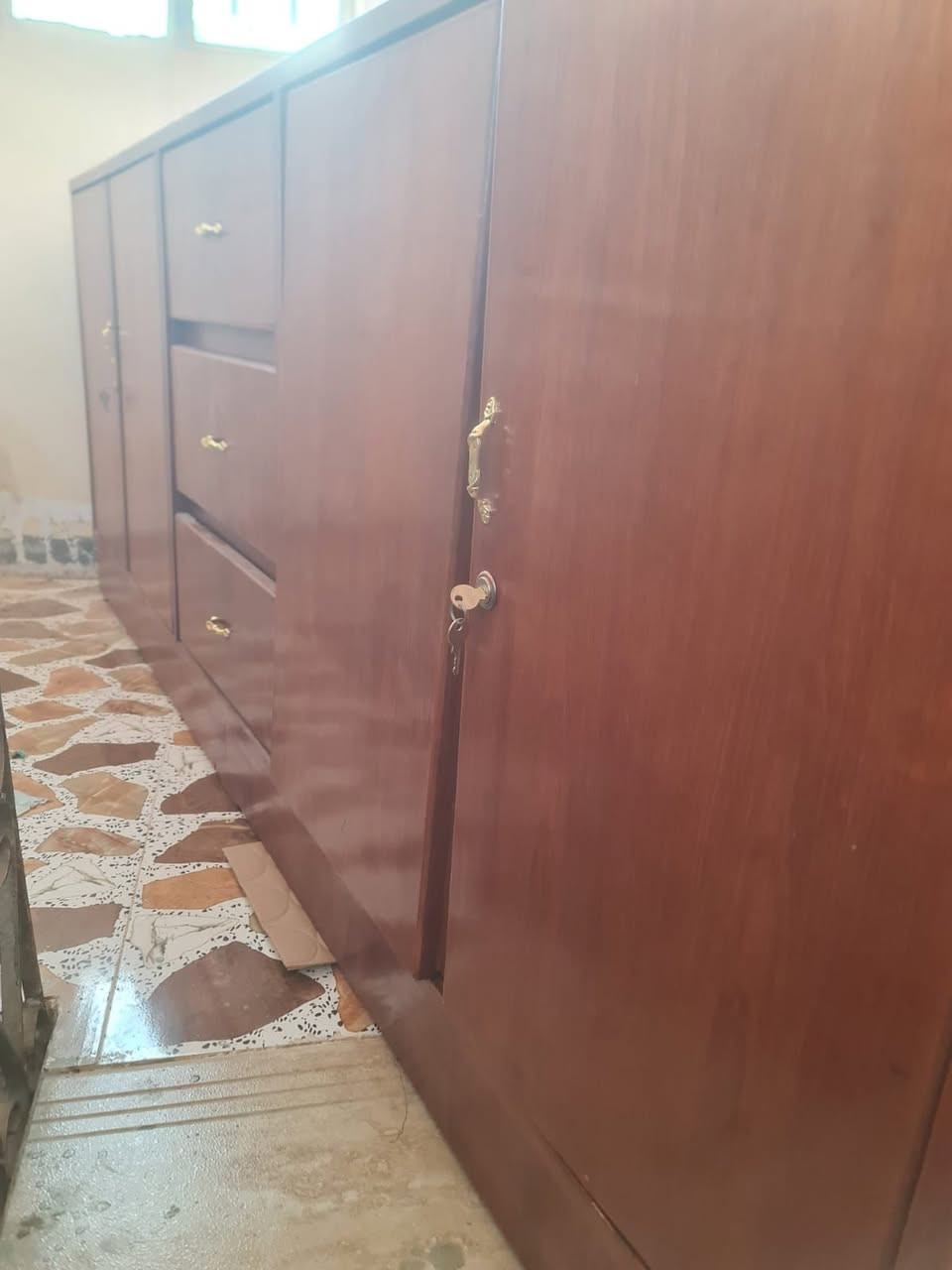 بوفية حطاطه قياس مترين ونص السعر ١٥٠
جرابي نفر عدد ثنين سعر الوحده ٢٥
العنوان قرية المختار *********** بي واتساب
