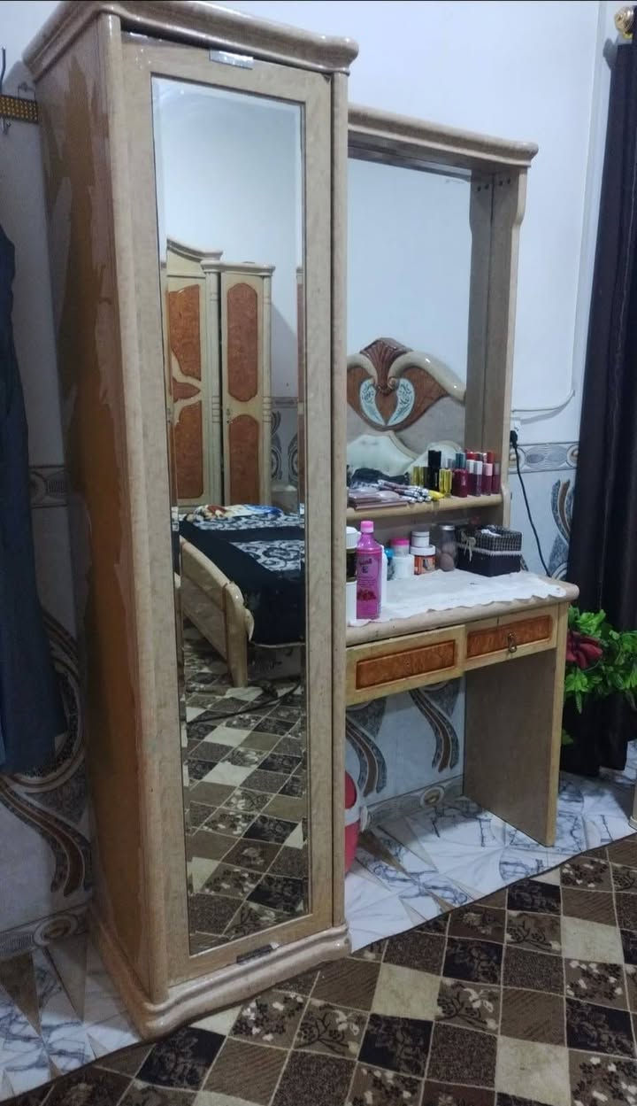 السلام عليكم غرفه اخشاب السعر 225 وبيها مجال ***********
