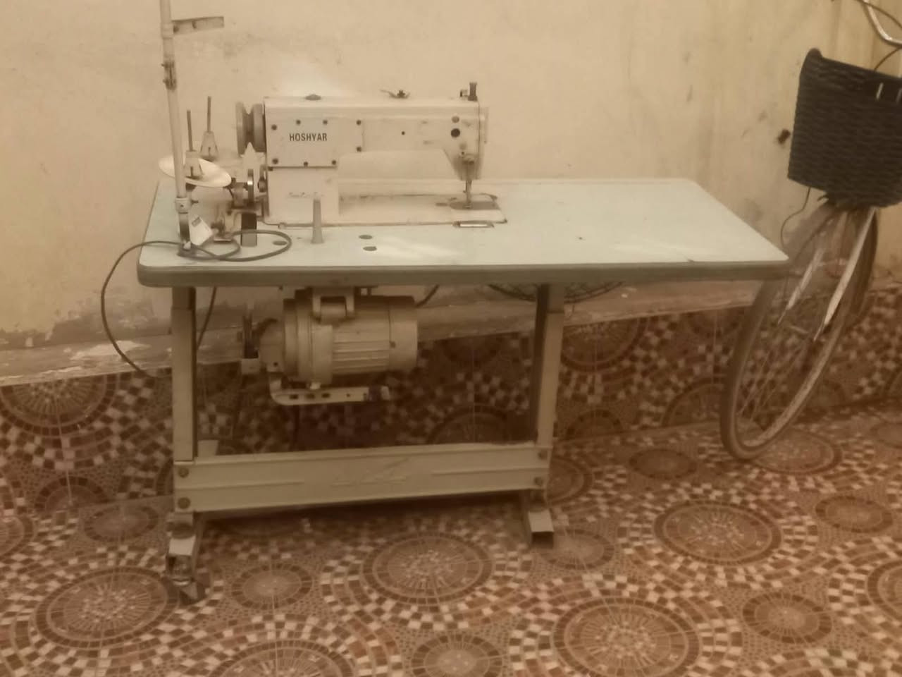 السلام عليكم
اغراض للبيع 
كاونتر 250 خشب الاصلي مال قبل 
دواشك اثنين 25 سعر  الواحد
مكينة 100
كنتور بابين 125
بيهن مجال بسيط 
***********
