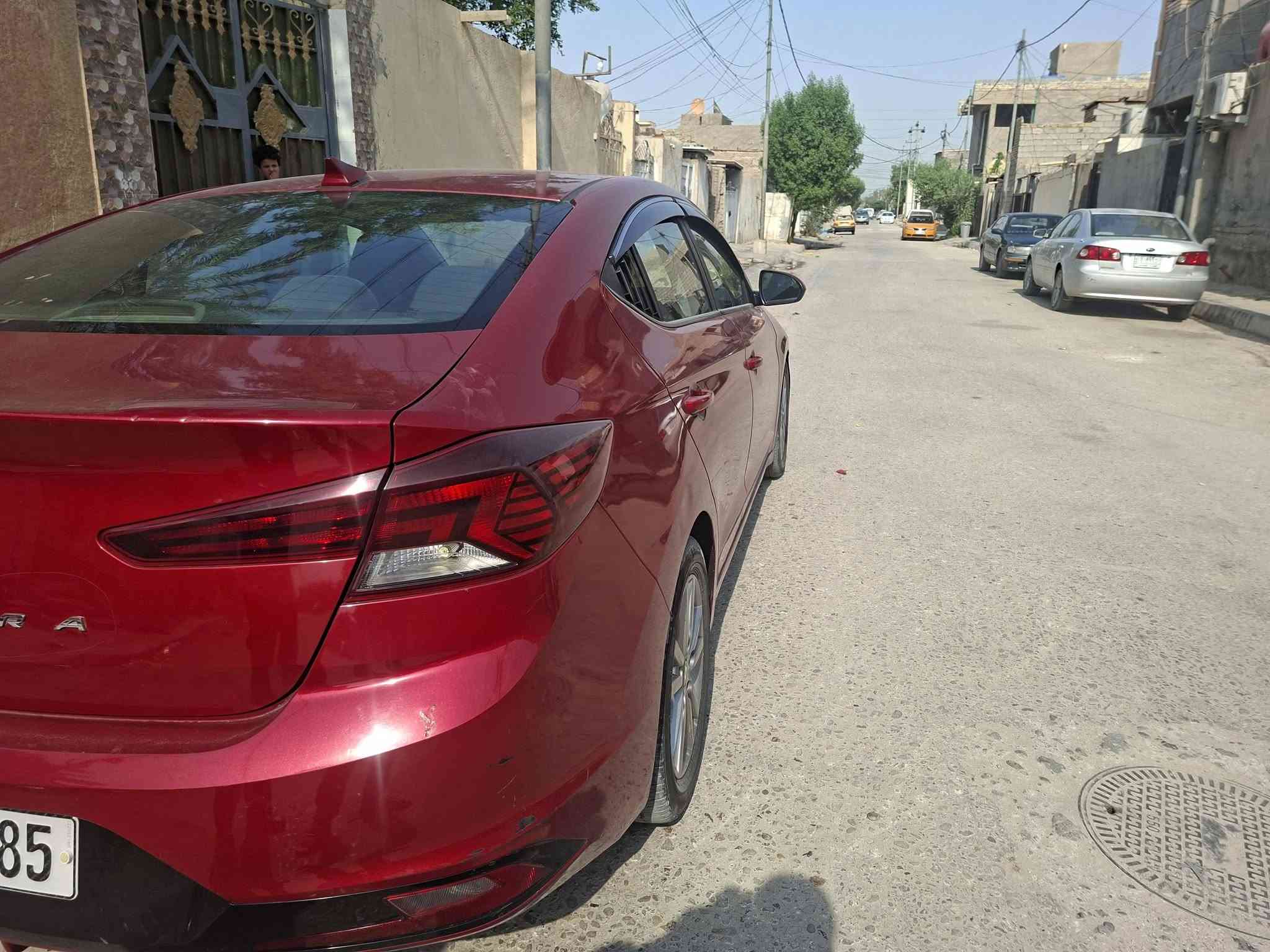 سلام عليكم
انتره وارد امريكي شكل الخليجي داخل صاج 
ابيع صفحه كامله جهت السايق 
من امريكه 
وباقي السياره كفاله دواخل كفاله
شاصي كفاله 
الغود كفاله 
تكم كفاله 
براكيتات كفاله 
حدثه صفحه بدون دواخل بمريكه بس وباقي السياره كفاله 
رقم بغداد مداور ثاني يوم 
السعر 115وبيه مجال 
المكان كربلاء 
الرقم ***********
