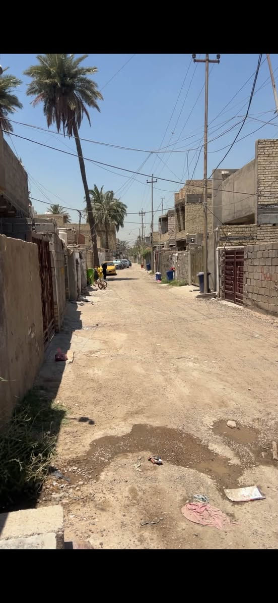 سلام عليكم بيت بزعفرانيه نهايه الأربع شوارع  بناء سندويش بلكامل البيت نهايه اربع شوارع شارع ابو العز ابو الكباب ومخلي موقع البيت 100 متر زراعي بي سند سعره 55 وبي مجال ***********
