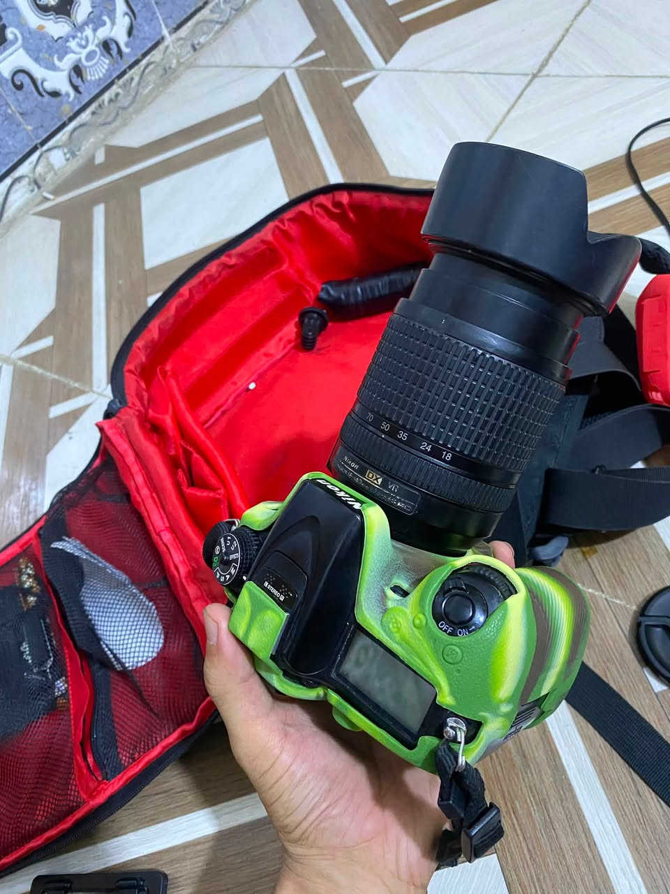📸 Nikon D7100 #نظافة 💎
🔚 مع كامل ملحقاتها 🔜

1️⃣ عدسة 18-140mm ✅
2️⃣ بطارية أصلية بس البطاريه تعبانه. بدلو.✅
3️⃣ رام 16GB ✅
4️⃣ حزام ظهر وحامل للكاميرا ✅
5️⃣ شاحن يدعم الشحن السريع ✅
6️⃣ حقيبة يد وكتف ✅
7️⃣ فلاش للصور ✅
8️⃣ فلاش وفيديو ✅
9️⃣ حافظتين جلاتين عدد 2 ✅

💰 السعر: 750 ألف

📍 العنوان: بغداد الجديدة

📞 متواجد على ، واتساب واتصال
***********

