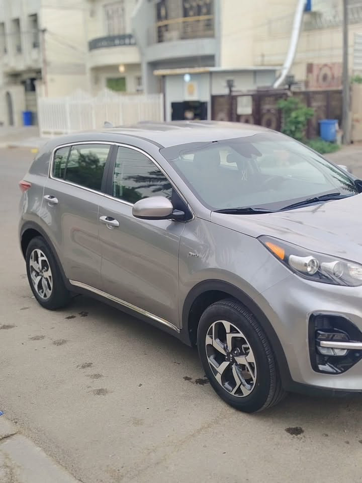 🚘 للبيع كيا سبورتج  2020 | فئة LX

✨ سيارة مرتبة ونظيفة، مناسبة للي يدور على سبورتج عملية ومواصفاتها حلوة وممشاها قليل بالنسبة لسنة الموديل.

🔹 الموديل: كيا سبورتاج LX
🔹 سنة الصنع: 2020
🔹 المحرك: 2.4 GDI — 4 سلندر
🔹 القوة: 181 حصان تقريباً
🔹 القير: أوتوماتيك 6 سرعات
🔹 الدفع: رباعي AWD
🔹 اللون: رصاصي
🔹 الممشى: 91,000 كم
🔹 شاشة
🔹 كاميرا خلفية أصلية
🔹 كشنات قماش
🔹 بدون فتحة سقف
🔹 بدون بصمة

✅ محرك 2.4
✅ دفع رباعي
✅ كاميرا خلفية أصلية
✅ ممشى 91 ألف كم
✅ سيارة عملية وعائلية

💰 السعر: 155 ورقة 💵 (15,500$)
📌 قابل للتفاوض للجادين

📍 الموقع: بغداد

📞 للتواصل والاستفسار: *********** يوجد واتساب
