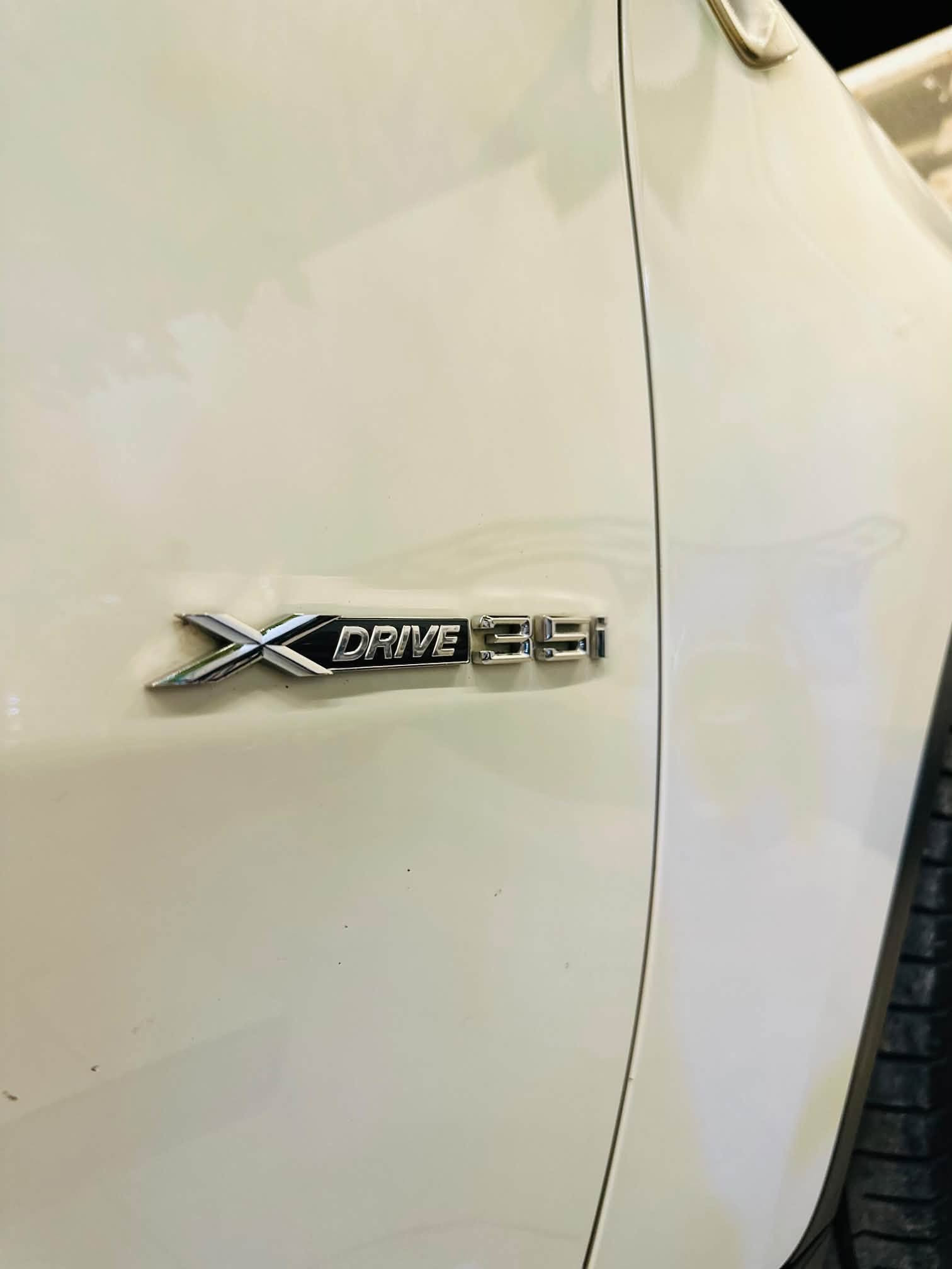 BMW X6 3.5  2011
-------------------------------------
#السعر : 153$ وبيه مجال 
‏
#رقم الهاتف :-***********/ واتساب  

#رقم السيارة : اربيل 

#مكان السيارة : واسط/العزيزية 
-------------------------------------
السلام عليكم 
للبيع   
بي ام  X6 موديل 2011 حجم 3.5 6 سلندر  N55 سيارة خليجية مكفولة بدون ضربة و صبغ كفاله عامة عدا الدعامية الامامية ماشية 155 الف رقم اربيل جديد سيارة بدون اي نقص صفر مسج    
سيارة فول مواصفات
تفاصيل 👇🏼👇🏼
1_ بصمة 
2_محرك 6 سلندر  ✈️⁦⁩+كير مكفولات ⁦
3_تبريد شغال قطعتين ❄️ 
4_سلايت 
6_مراية داخلية+جانبة عاكسة 🔍
7_مري شفط ⚔️
8_ كشنات كهرباء  +ذاكرة خزن  
9_بردات جانبية✨
10-لدات انارة داخلية 💡
11-شاشة   🖥
12-داخل قرميدي 
13-انارة ترحيب 🔦
14_ كاميرات عدد 5
15-حساسات امامي خلفي  
16-ويل حجم 20 بلادي تو سايز+تخم تاير جديد 
17-صدر امامي خلفي جديد  ⚔️⁦
18-اوتو هولد ⚔️ 
19-لايت زنون عدسات زرع 
20-ستيرن كهرباء مع خزن ذاكرة 
21-شاشة اعطال 
22_هاند بريك بصمة 
23- كزوز رياضي 
24_شفتات ستيرن 
25_جنطة كهرباء  

----------------------
