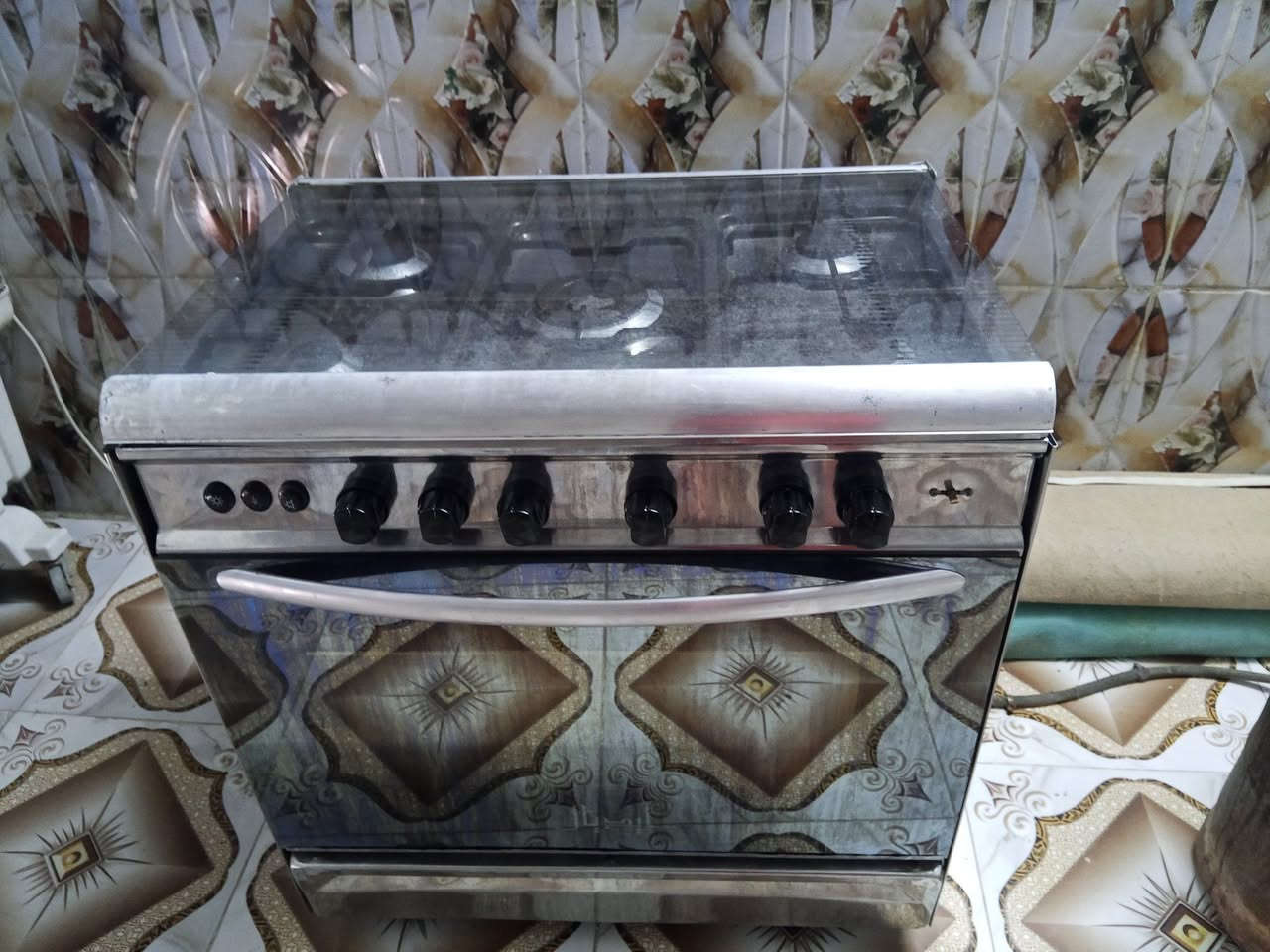 مكلف بنشر طباخ مصري شغال كامل عيونه افرانه الي يريده مكانه ناصريه ورقم صاحب طباخ ***********
