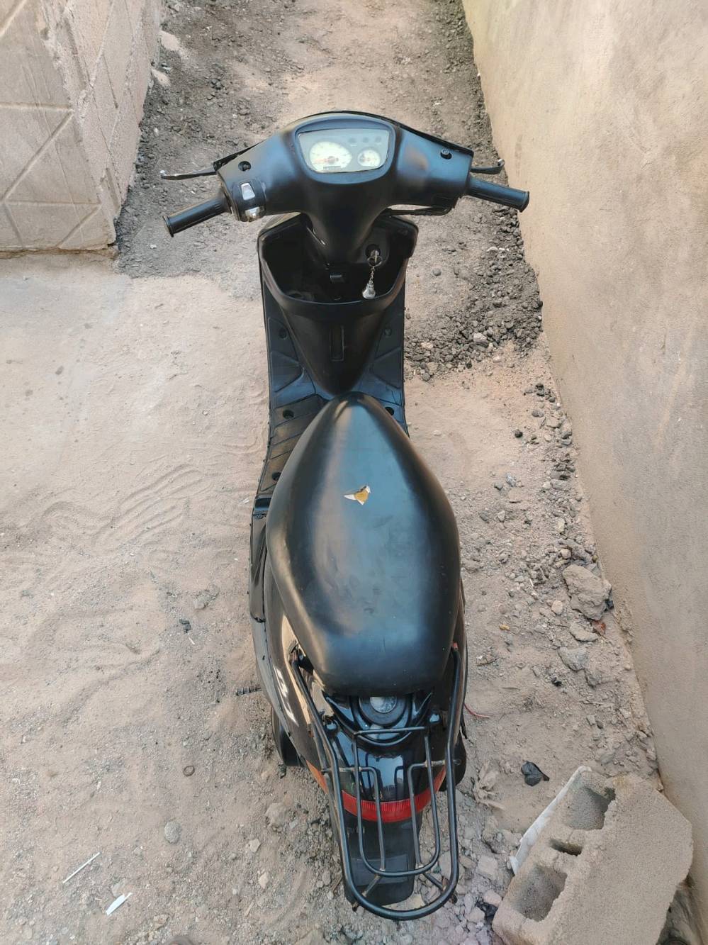 دراجه 9 نضيفه كلش مفتوحه مره وحده   نهضه تخبل مشي حلو  كهرباء وسلف يحتاج باتري دكه وحده تشتغل سعرها 285 وبيها مجال قليل مكان بصره ابو الخصيب اذا عندك مراوس وتنطي فرق عادي ***********