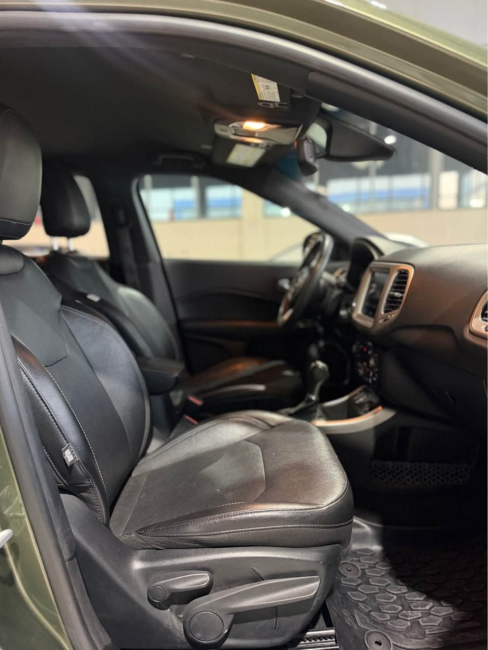✨ فروشتنی ئۆتۆمبێلی Jeep Compass ✨
ئۆتۆمبێلێکی زۆر خاوێن و ماڵیی بە ڕەنگێکی زۆر تایبەت و ڕەقەمی نوێ!  
مواسات و زانیارییەکان:
 جۆر: Jeep Compass  
 رەنگ: سەوزی میلیتاری / زەیتونی  
 ڕەقەم: [ڕەقەمی دهۆک] رقم و سنوى نوى كراوه
 ڕۆیشتوو: [٥٠ هزار مايل]
 دۆخی بەدەن (بۆیاخ): [يه ك بارجه بوياخ هه يه .]
 گێر و مەکینە: بەشەرت، بەبێ هەق و کێشەی تەکنیکی.
📲 بۆ زانیاری زیاتر و تاقیکردنەوە (تێست):
 ژمارەی پەیوەندی: [***********]
 واتسئەپ: ***********
 ناونیشان: [دهوك تيرمينال رقم ٥٤
سعر:١٢٨ ورقه و مجال سميل, دهوك
