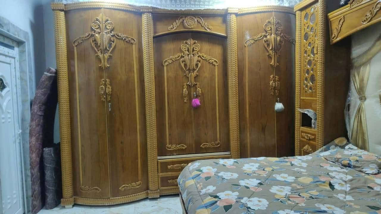 غرفه البيع نضيفه حيل السعر 1800
