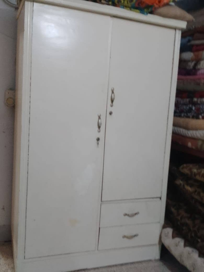 للبيع 
قنصور بابين
كمدينه
مراية و تخت عدد 2
الموصل الايمن ،اسعار مناسبة 
واتساب ***********

