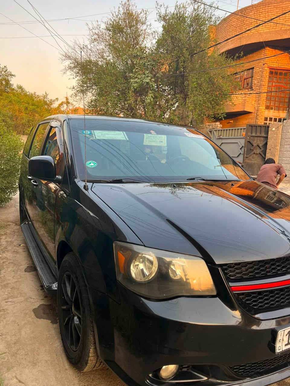 السلام عليكم للبيع او مراوس دوج كرفان 2019  قئه SXT وراد امريكي حادثها جاملغ صفحه اليسره والبنيد فقط السياره جديده بمعنى الكلمه مال بيت جاهزه من كلشي ماشيه 90 رقم بغداد بأسمي مواصفات 
ابواب كهرباء
جنطه كهرباء
تحكمات شاشه كامره
محرك6 سلندر
تبريد 3 قطع 
ويلكب بلاك
كشنات جلد كهرباء
السعر 170 وبيها مجال مكاني الدوره 
وهذا رقمي ***********
