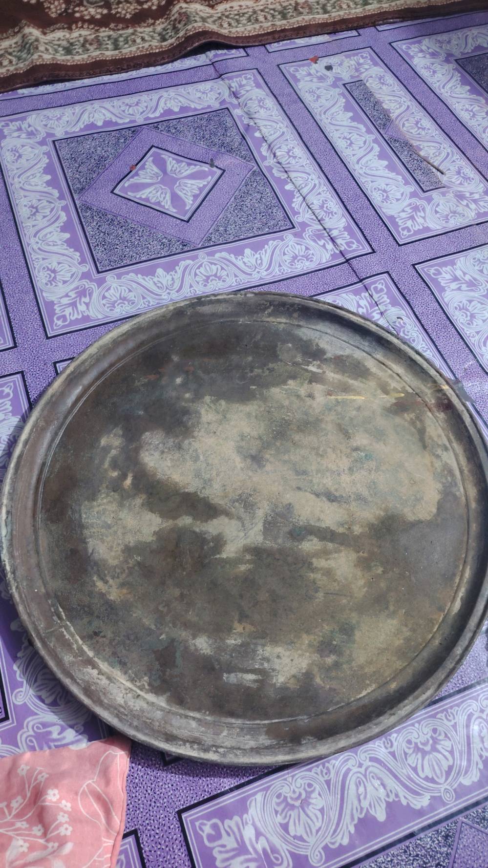 صواني انتيكات قديمات للبيع يعني اثريات وكل وحده ماعرف يعني شكد وزنها بس ثكال ورغابه يعروفون شجاي احجي صواني تحفه يعني الي يحب يتواصل وياي ع رقمي
***********