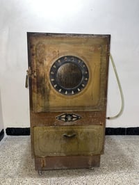 فرن • شغال • يحتاج تنظيف وصبغ