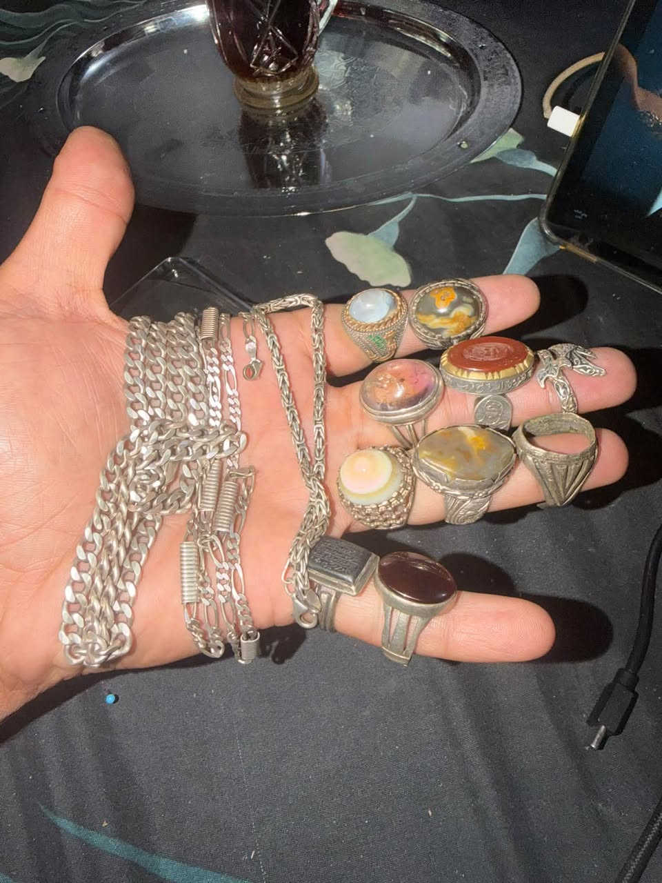 للبيع شلع والله مالاتي الشخصيات سعر الغرام 4 آلاف قفل هاذه رقمي *********** عنواني بغداد
