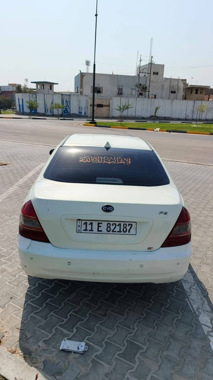 سلام عليكم BYD F6 موديل 2012
حالة السياره، مكفوله كفالة عامه من ضربه والصبغ رقم دولي سنوية 2028 بأسمي السياره ماشيه 160الف فقط مكينة وكير مكفولات ترايك لشمال 
مواصفات السياره , 
4ويل كب نضيف جدا مع سبير وعده كامله . تايرات جديده 75% 

داخل عسلي صاج 
كشنات جلد 
تحكم ستيرن 
فتحت سقف
اشاير بلمري 
تحكم بلمري 
سنتر لوك 
4جام كهرباء 
شاشه لمس 
حساسات خلفيه 
كامره خلفيه 
تبريد ثلج تدفئة 
مكاني البصره السعر 62 وبيها مجال  ***********
