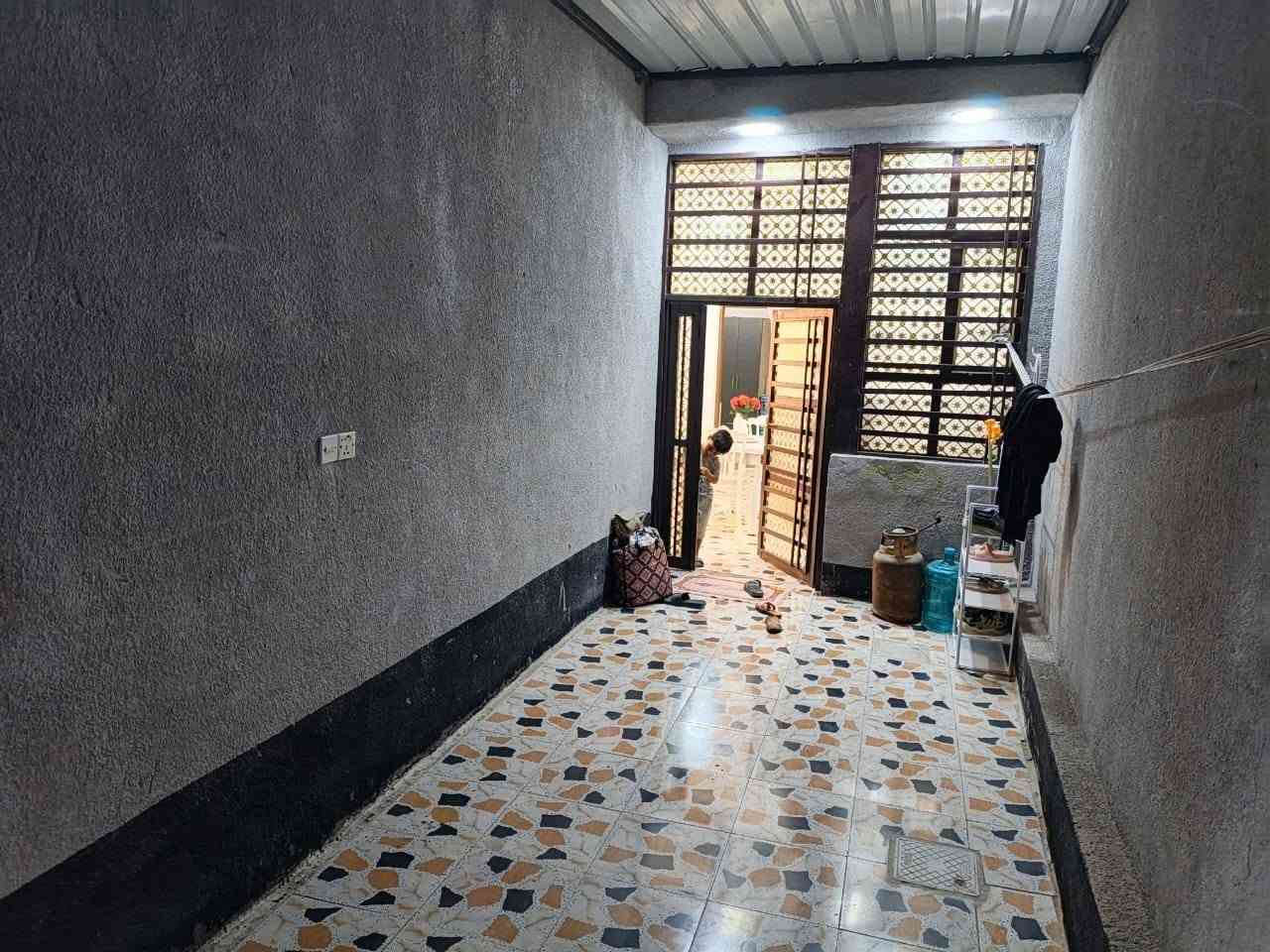 دار. للبيع المساحه ١١٥ متر طابق واحد 

حله ابو خستاوي شارع الغسل نهايته التقيسيم الجديد 

طابو زراعي سند 25 تحويل السعر ٥٠ وبي مجال 

بناء حديث//,***********
