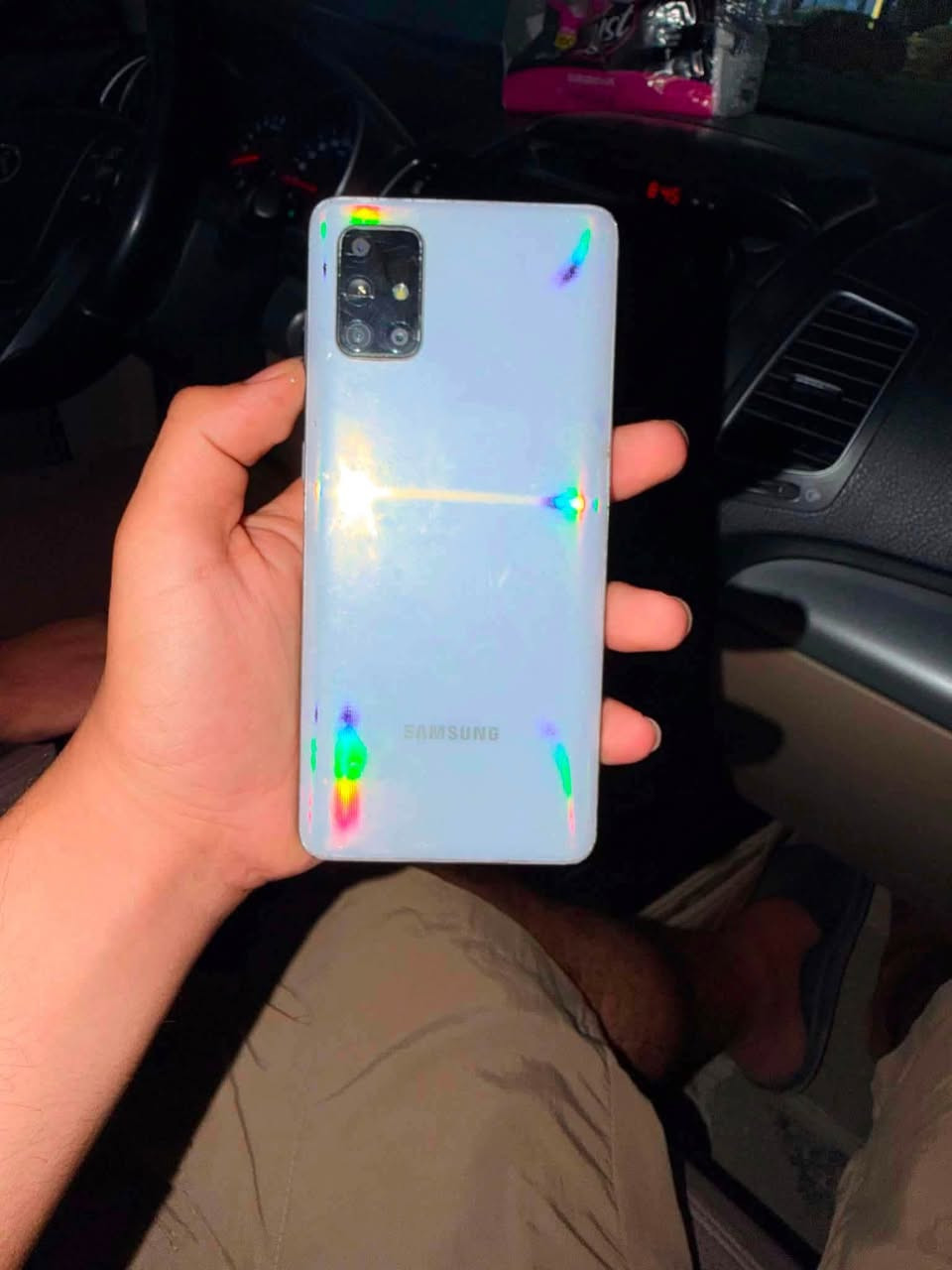 سامسونك A71
جهاز جديد ما مبدل اي قطعه 💯
ذاكره 128
فقط يحتوي على شامه بل شاشه موضحه بل صوره 
سعره 160 وبي مجال بسيط جداً
تواصل ***********
