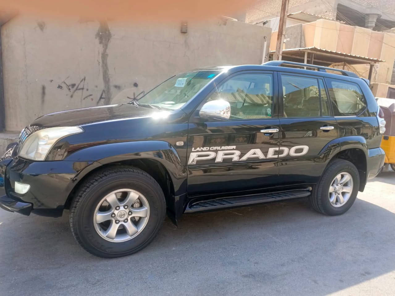 سلام عليكم للبيع تيوته برادو موديل 8 رقم بغداد نكليزي بسمي ..سياره فول كويتي vx  سياره مكفوله من ضربه والكص 
والصبغ عده جاملغ امامي  بدون دواخل ..    فول 6 سلندر  
مكاني بغداد                    الرقم  ***********
