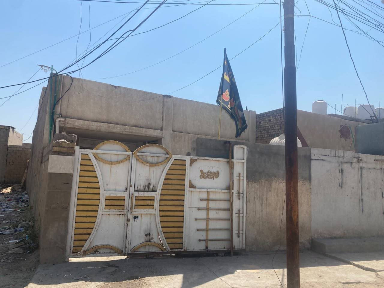 للبيع 🔑
دار سكني في بغداد – جسر ديالى الجديد / الكرغولية / شارع البزل 

📐 مساحة البيت: 200 متر🏠  الطابق: طابق واحد
🛏️ التفاصيل:
3 غرف وغرفه وحده بيه حمام 
استقبال طول سبع امتار
هول
مطبخ
حمام داخلي + تواليت و حمام خارجي
🌿 المميزات:
ترك خلفي
موقع هادئ ومناسب للعائلة
💰 السعر: يُذكر عند الاتصال
📞 رقم الهاتف ***********
📲 واتساب: 
سند ٢٥

