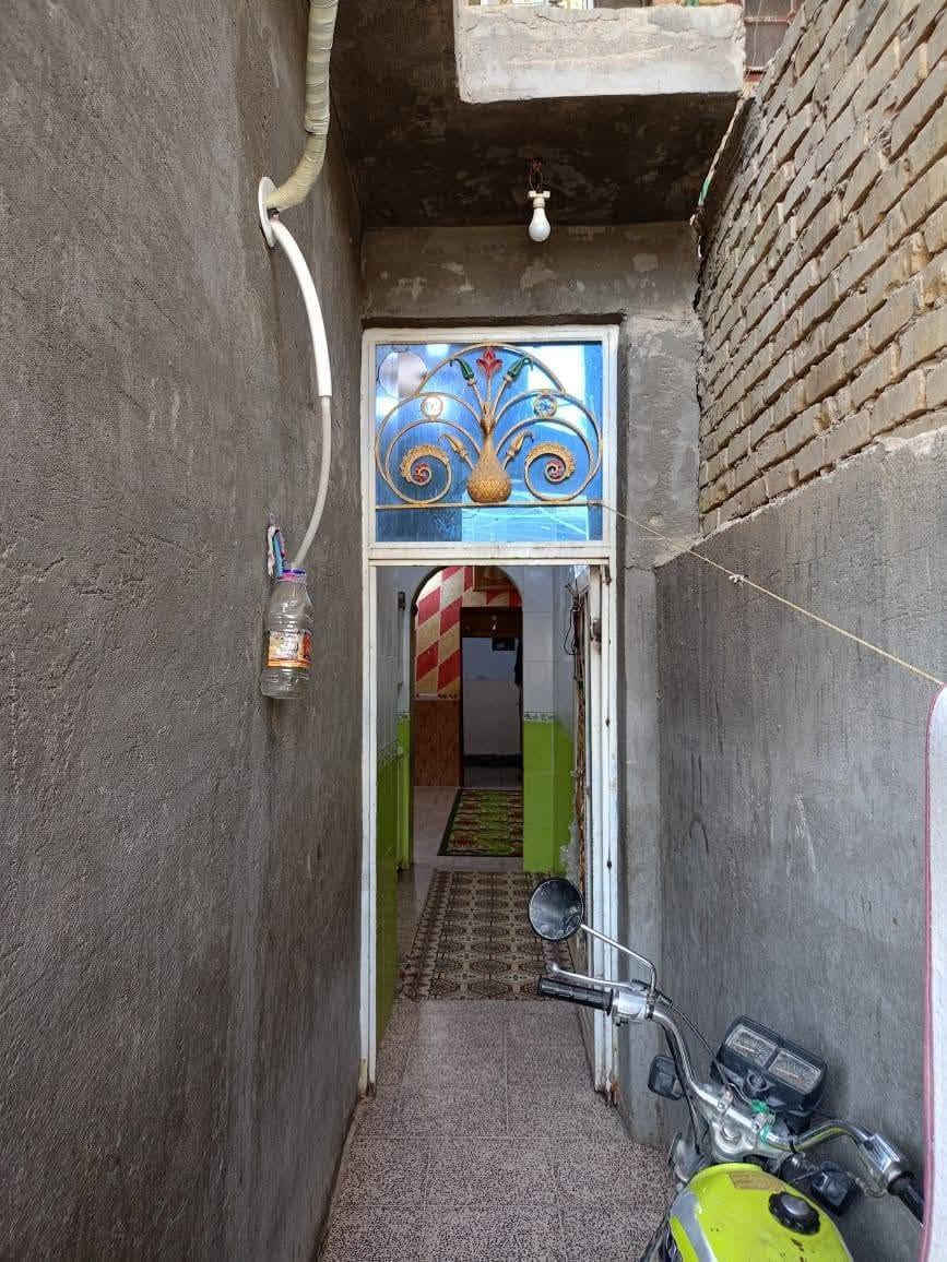 مشتمل البيع زين القوس شارع المنتزه طابقين كامل يتكون ستقبال مطبخ صاله غرفه نوم  صحيات  طابق ثاني غرفه نوم وصاله غرفه نوم صحيات وستاره بيتونه  كامل بناه جديد هاذا راقم بي واتساب سعره 85 بيه مجال شي قليل ***********
