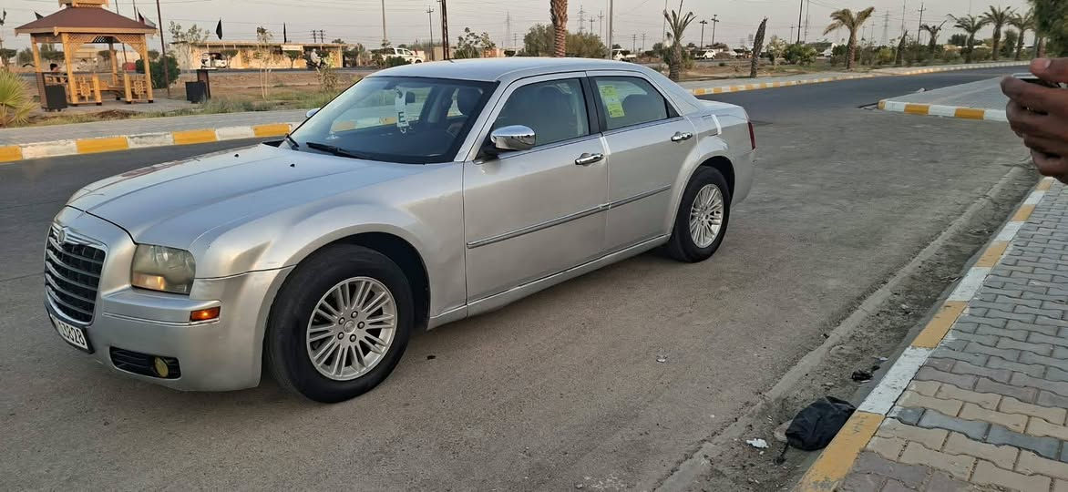 السلام عليكم للبيع  اوباما 2008 رقم نجف  دولي باسمي تحويل ثاني يوم  سياره  بيهه رشات صبغ   مكفوله من الضربه والعيب الشرعي السياره جاهزه  مكيه كير حداديه وتخم تاير وتبريد مكان السعر ٩٤ واسط الحي الرقم ***********
