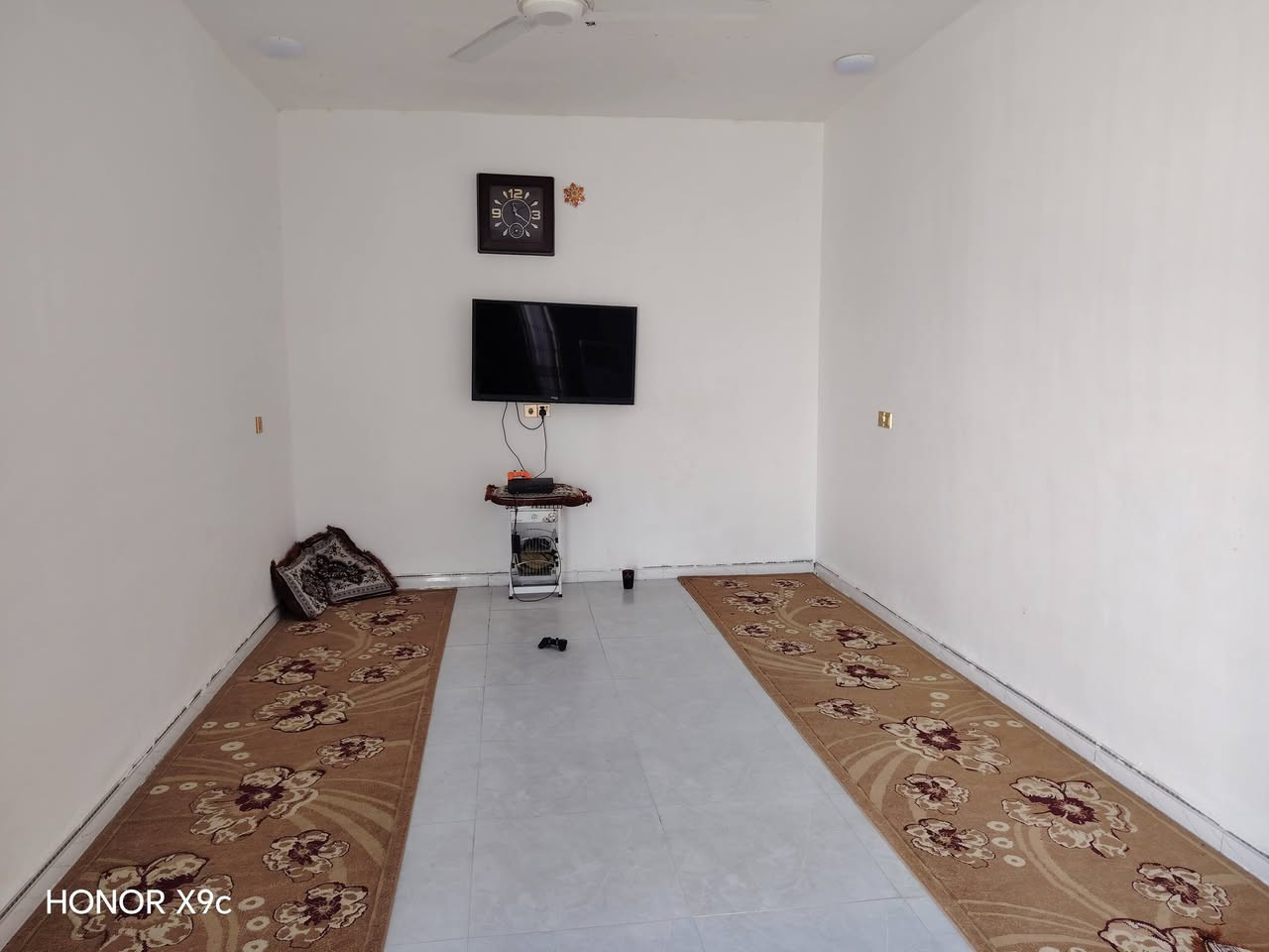 دار للبيع في قرية زبيد عشارع مباشر كامل لخدمات مساحه خمسَية متر   الاستفسار ***********
