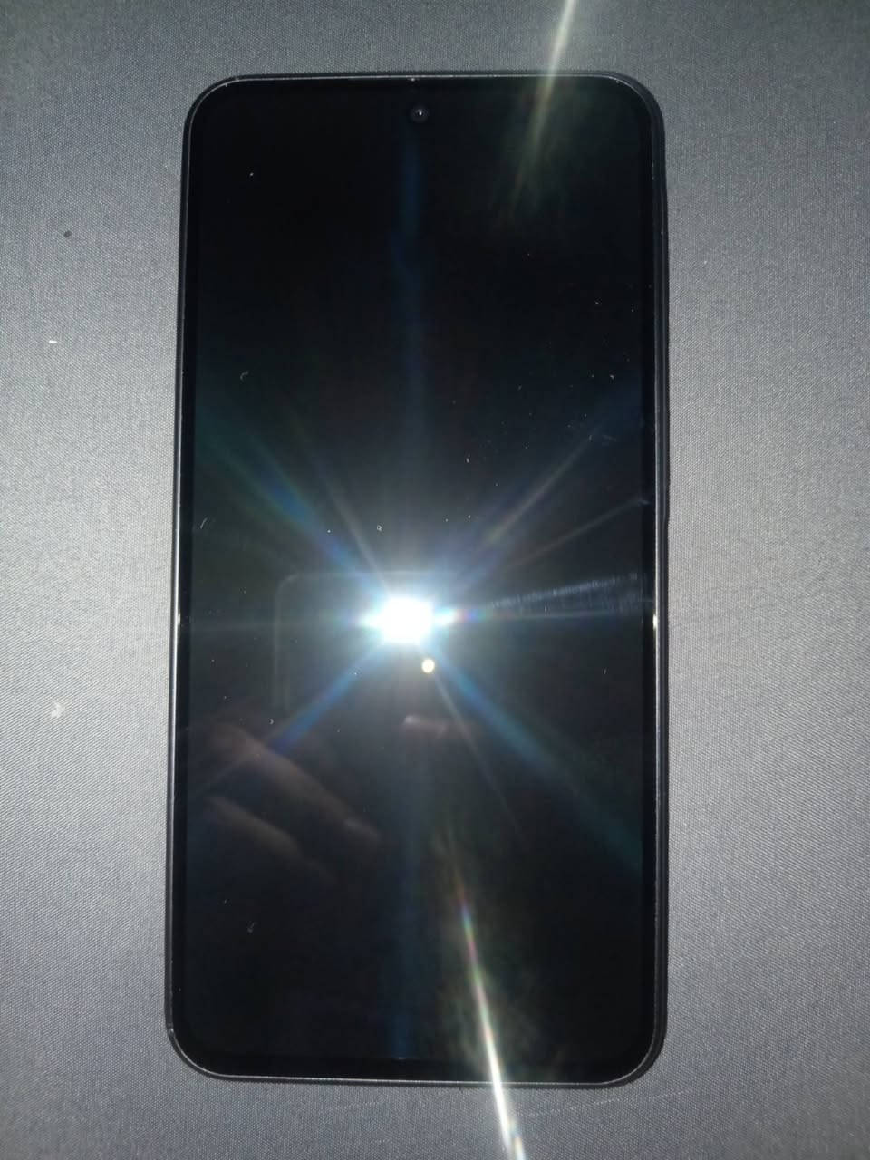a37 g5 فول نضيف بس سماعه خرجيه عطل ذاكر 256
سعر 250الف تواصل واتساب ***********
