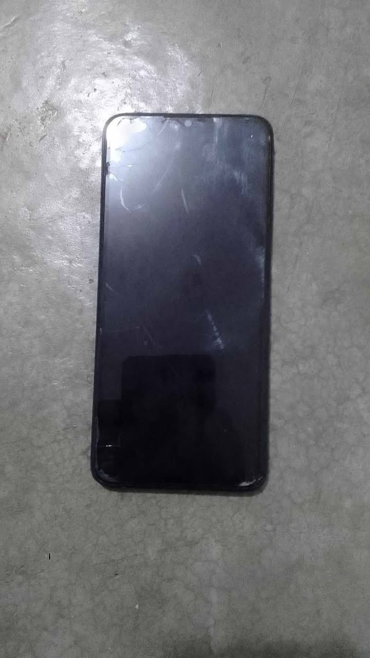 السلام عليكم جهاز للبيع  Infinix HOT 30iبي شرك خفيف ب شاشه كلو شرط***********
