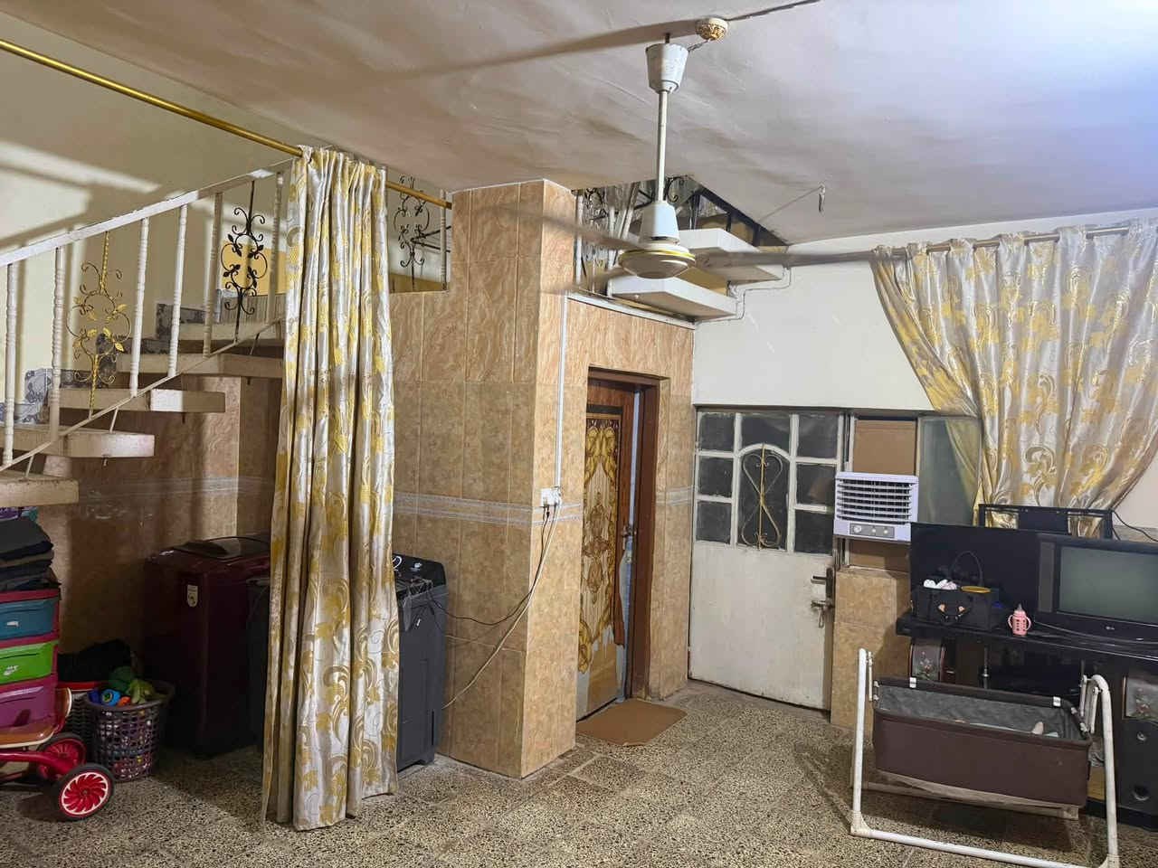 دار للبيع طابو صرف زراعي ستد ٢٥ المساحه ١٥٠م واجه ١٠م نزال ١٥م يتكون ٢غرف نوم ومطبخ وصاله وأستقبال  الموقع نادر كراغول للأستفسار مكتب حيدر العزاوي 
***********
