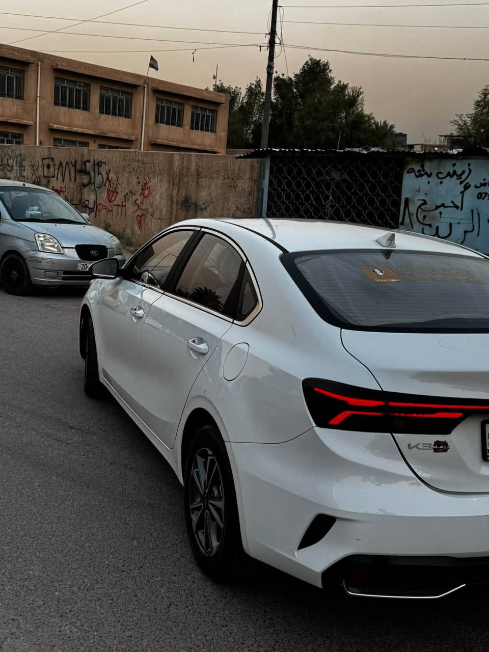 سلام عليكم للبيع k3 خليجي
كفاله عامه من الضربه والصبغ والبارد 
السياره ع وضع الشركه 
فول مواصفات 
ماشيه 44 
كير مكينه كفاله 1500cc
رقم سليمانيه بأسمي
مكاني بغداد 
رقم ***********
السعر 133
