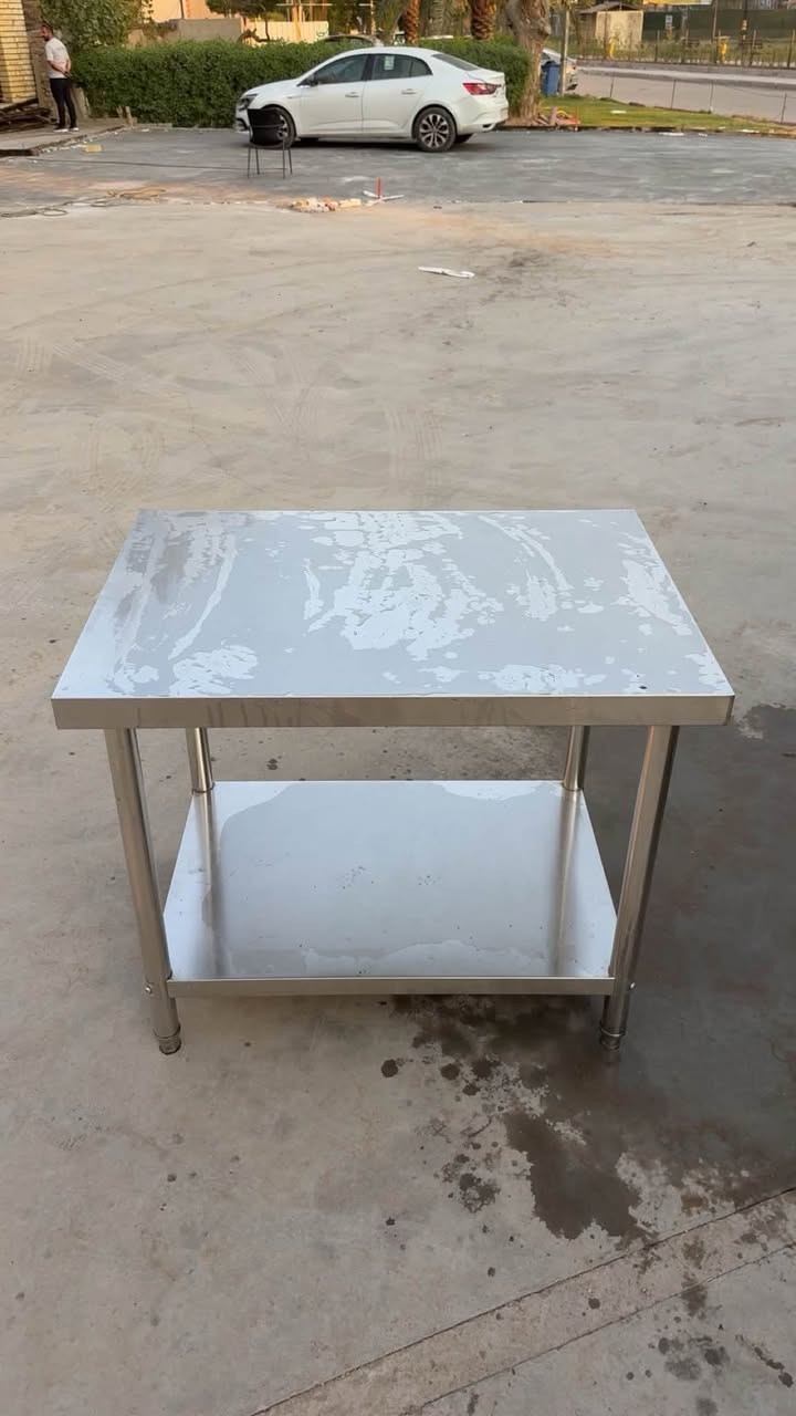 السلام عليكم 
ميوزة ستيل مال مطاعم ستيل اصلي مو عادي 
العدد ٣ واحد صغير و واحد وسط واحد كبير 
***********
اسعار مناسبة وشي نظيف واستعمال بسيط
