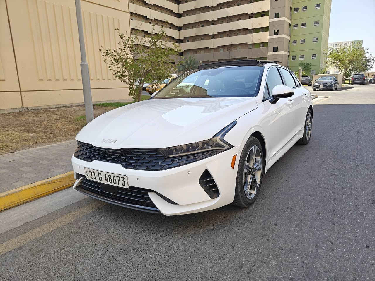 Kia K5 EX 2024 وارد امريكي
****للبيع بدون مراوس*** 
ماشية 68٫000 كيلو قابل للزيادة
فول مواصفات للاخير EX نادرة،
داخلة بشهر اب 2025
محرك 1,600 تيربو 
بانوراما ، كشنات رصاصي  ، تنته رصاصي فاتح، الدشبول و البيان مطعمه صاج، كشنات خزن وضعيتين ،كشنات كهرباء ،كامرات 360 درجة  حساس امامي خلفي ،اشاير بالمري شفط قلابه بوضع الR،رادار امامي خلفي مانع اصطدام نقطه عمياء ، قيادة ذاتية (تحديد مسار) ، تثبيت سرعة،جنطة فتح ذكي ، سايد بريك كهرباء ، اوتوهولد، لايت عالي ذكي، تبريد 3 قطع مناخ منفصل ، شاحن لاسلكي ، تشغيل عن بعد ، توقف ذاتي خلفي ، شاشه كبيرة تدعم اندويد اوتو و كار بلي، اضوية ترحيب بالباب عند الاقتراب ، ميزة التنبيه عن تحرك السير عند الوقوف ، ميزة التنبيه عن نهاية المسار ، كشنات تدفئة تبريد ، ستيرن تدفئة، 4 انظمة قيادة ، حساس ضغط الاطار، بگلايت ليد، لايت ليد 3 عدسات ، نظام صوتي 7 سماعات bose ، و بعد مواصفات ،
صور الحادث مرفقه بالمنشور تبديل بنيد خليجي اصلي ، الراديترات بلاديات بدون تبديل،
محرك بلاد و گير بلاد  و تبريد  حدادية مكفولة ،
تخم تاير جديد شاده بداية الصيف، 
السيارة استخدام شخصي ، احنه مستورديها و مصلحيها ،

للاستفسار عن السعر الاتصال على الرقم 
غير متواجد على الفيس.
***********
