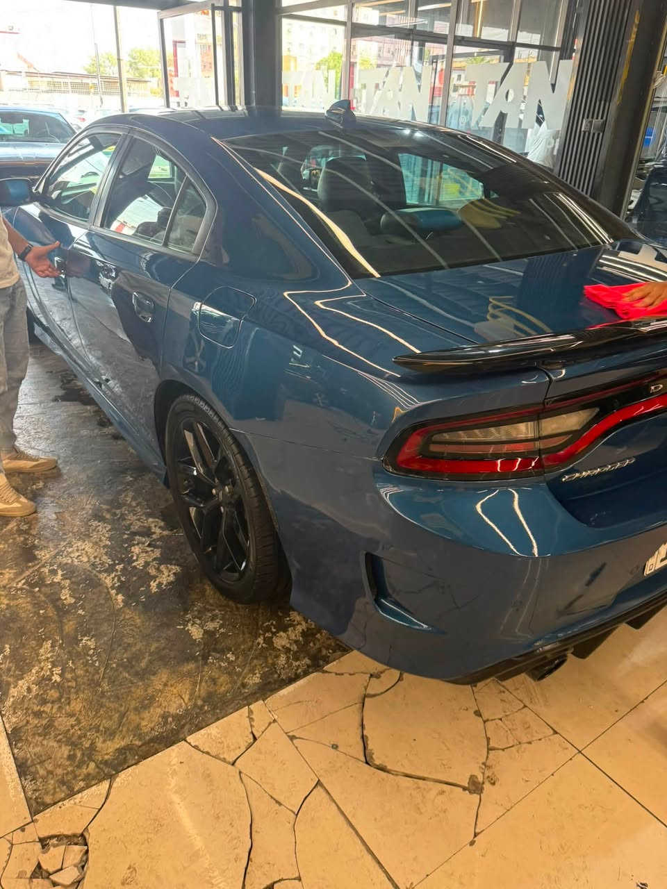 بسم الله الرحمن الرحيم 
للبيع ….. 
جارجر GT PLAS  كامل مواصفات 
سيارة موديل 2020 ماشية 84 رقمها بغداد تحويل ثاني يوم 
سيارة كامل مواصفات 
زنون زرع عدسات 
بنيد 3 فتحات 
بجم srt كبس 
حساس كامرة خلفي 
تبريد وتدفئة ستيرن وكشن جلد 
منظومة تبريد جديدة 
ادامة كامله جديدة
منظومة ماء جديدة 
صدر امامي خلفي جديد  
بوليش جديد على السيارة 
شاشة كار بلاي 
دبل مروحة وراديتر جديد 
سيارة كامه وجاهزه بس تشغل وتتوكل 
كير ومحرك مكفولات 
للاستفسار 
***********
مكلف بل نشر فقط 
حادثها جاملغ شواصي لغد كله راجع بلاد باب سايق تبديل 

السعر :210$

