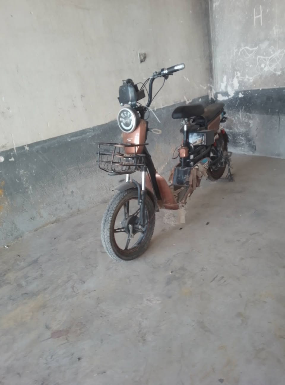 سلام عليكم عندي باسكل شحن محتاج بطاريات وشاحنه جديده كهرباءيات جديده دبل شاير بك خلفي ولايت امامي جدد. سويج و بصنع
 السعر 85بي مجال ***********
