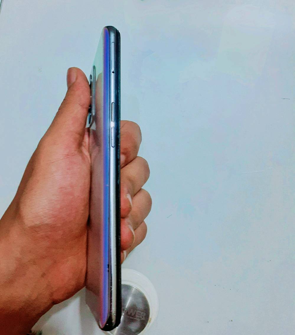 سلام عليكم 
جهاز ريلمي جيتي ماستر ادشن 
Realme GT Master Edition 
ذاكرته 256 
و رام 8 
جهاز نضيف كلش فقط مستبدل شاشه 
نوعيه زينه 

السعر 150 وبي مجال بسيط 
مكاني بغداد مدينه الصدر توصيل ماعندي