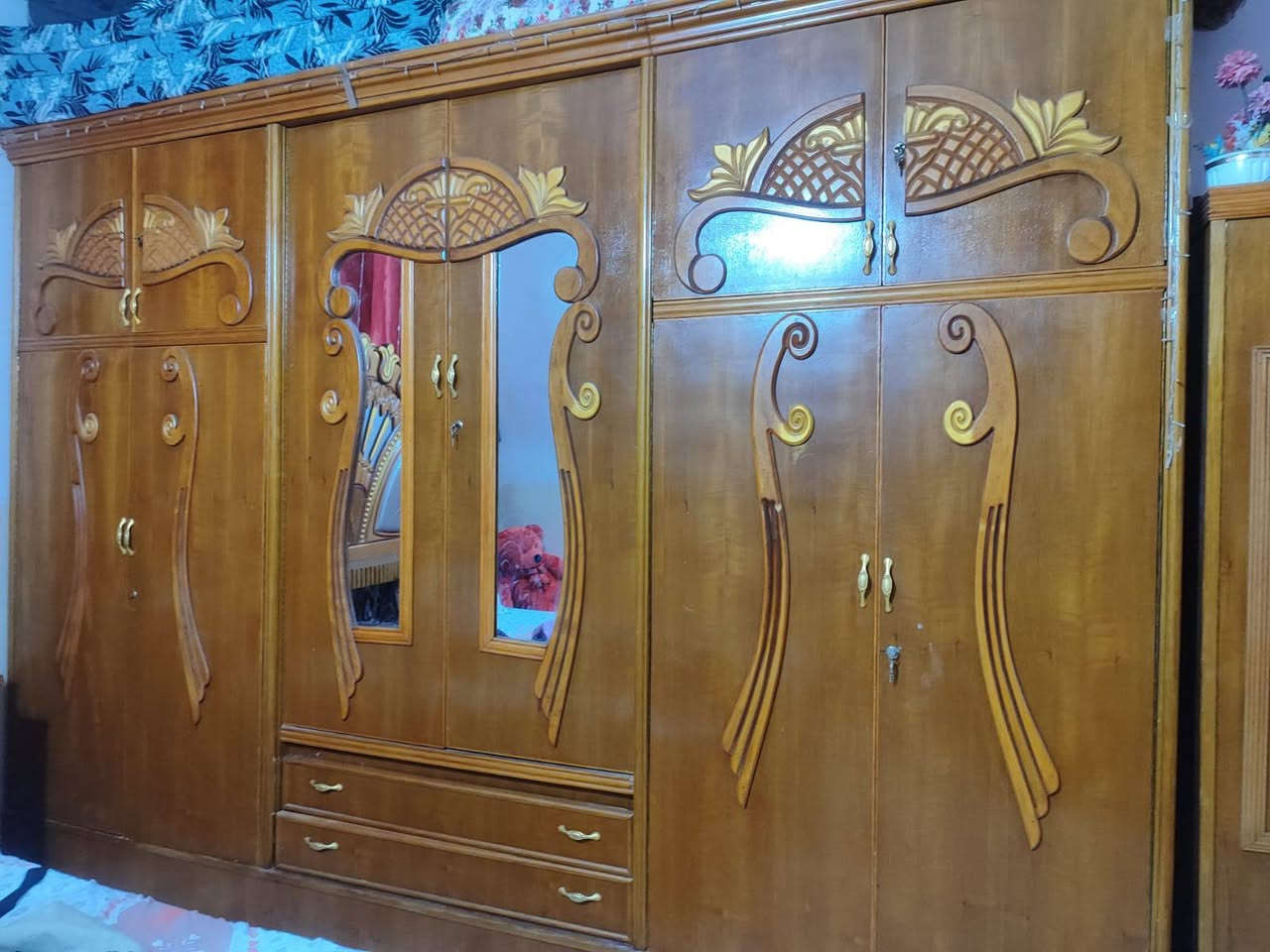 سلام عليكم غرفة نوم صاج ثقيل ونضيفه حيل سعر 950 الف وبيها مجال وكو توصيل ***********
