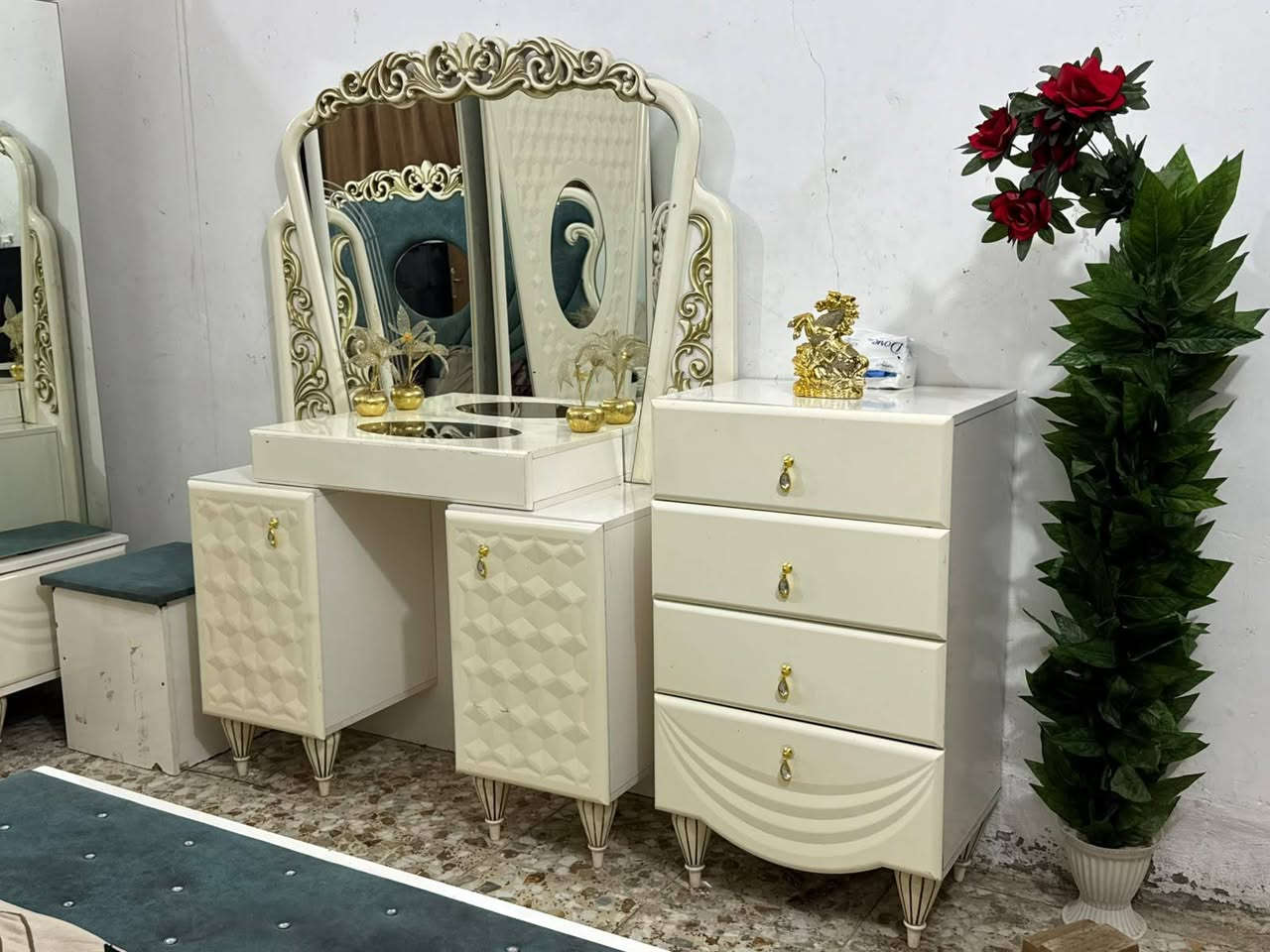 غرفه تركي نظيفه بدون ضرر السعر 700 وبيه مجال قليل مكان بابل قرب العاب المدهش م ***********
