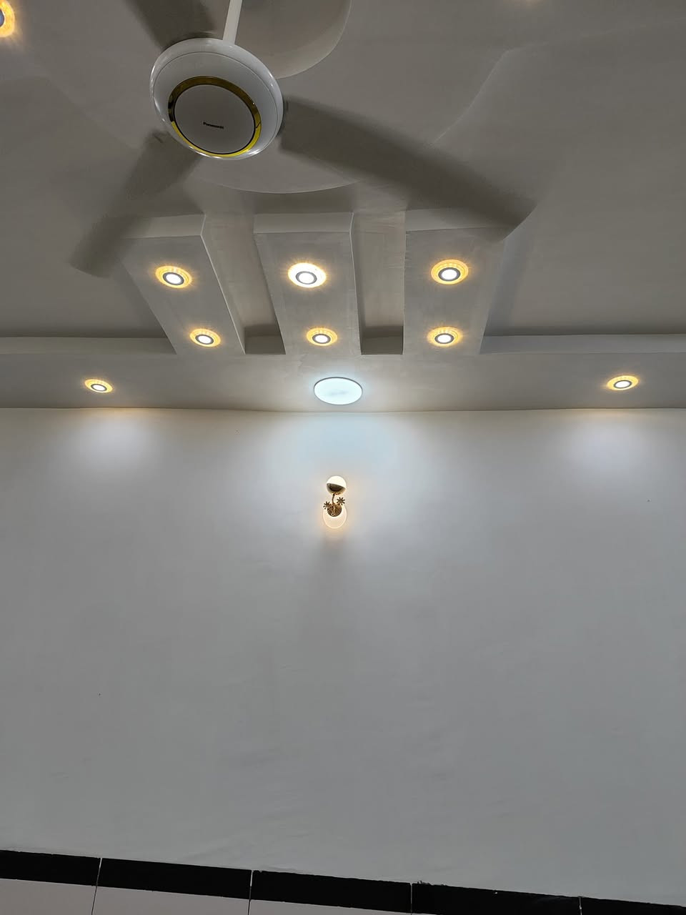 مرحبا انا فني كهرباء تاسيس دور سكنيه
 بوري وسيمنز 
 وصيانه الاعطال الكهربائيه داخل المنازل

العنوان ميسان العمارة
هاتف ***********
