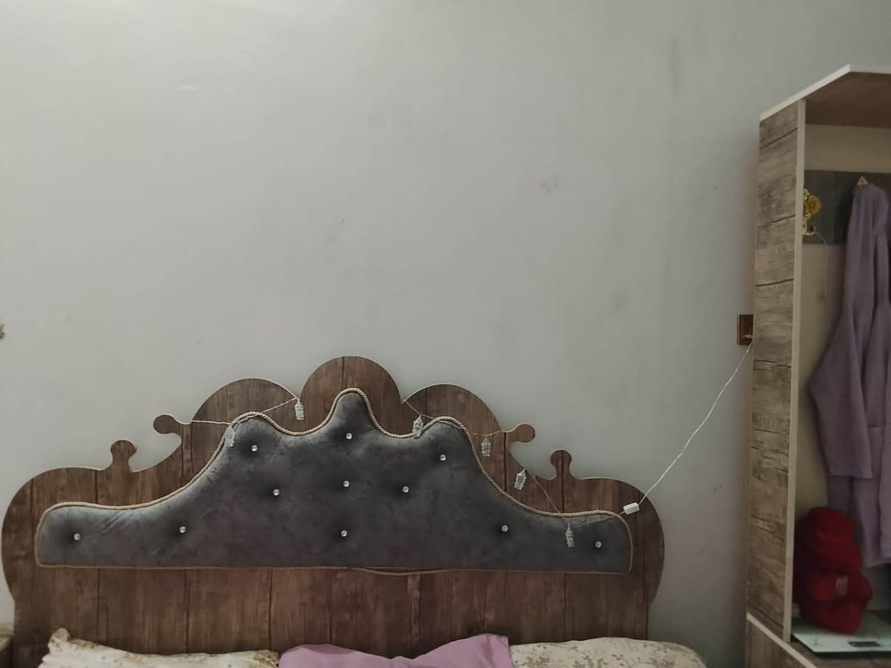 غرفه نوم للبيع نظيفه***********
